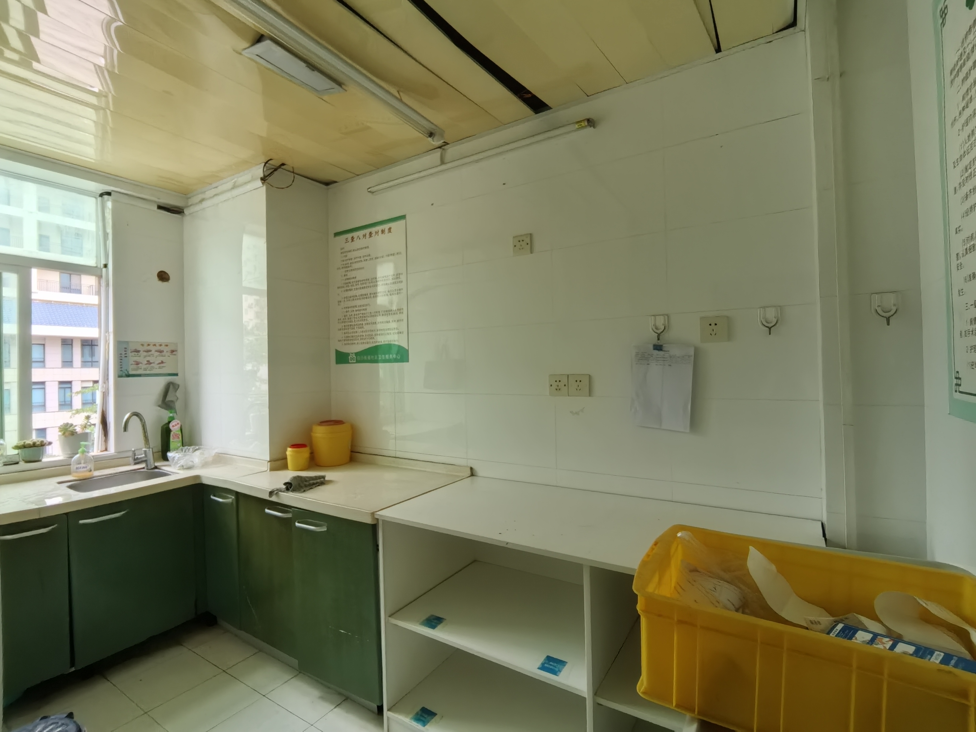 滨江温泉花园 3室2厅2卫 130.0万 滨江温泉花园 3室2厅2卫 130.0万客厅