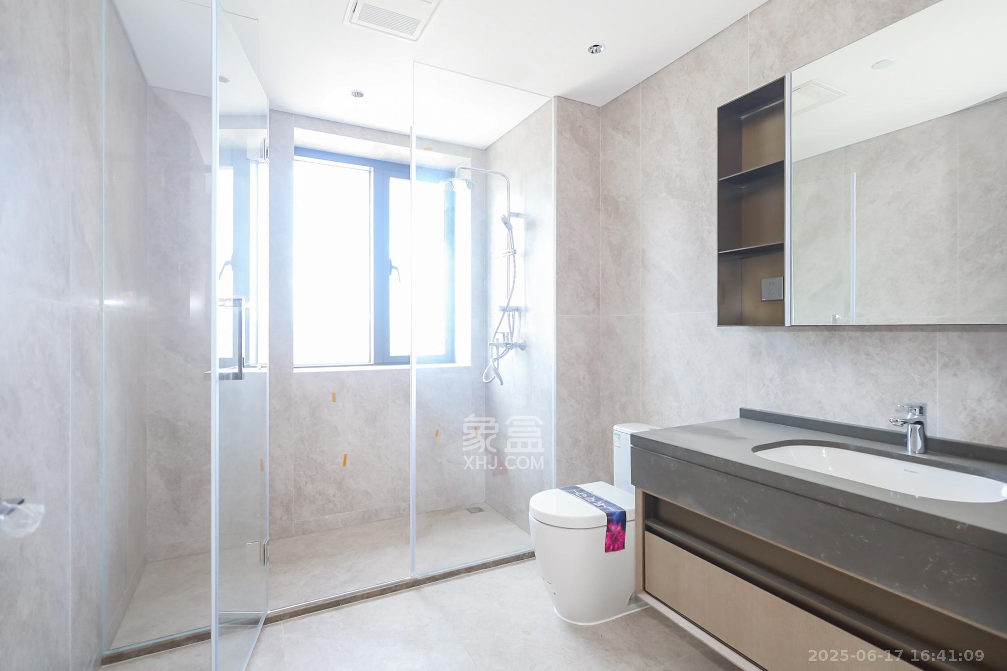 长沙悦府(华润万象城) 4室2厅3卫 560.0万 长沙悦府(华润万象城) 4室2厅3卫 560.0万卫生间