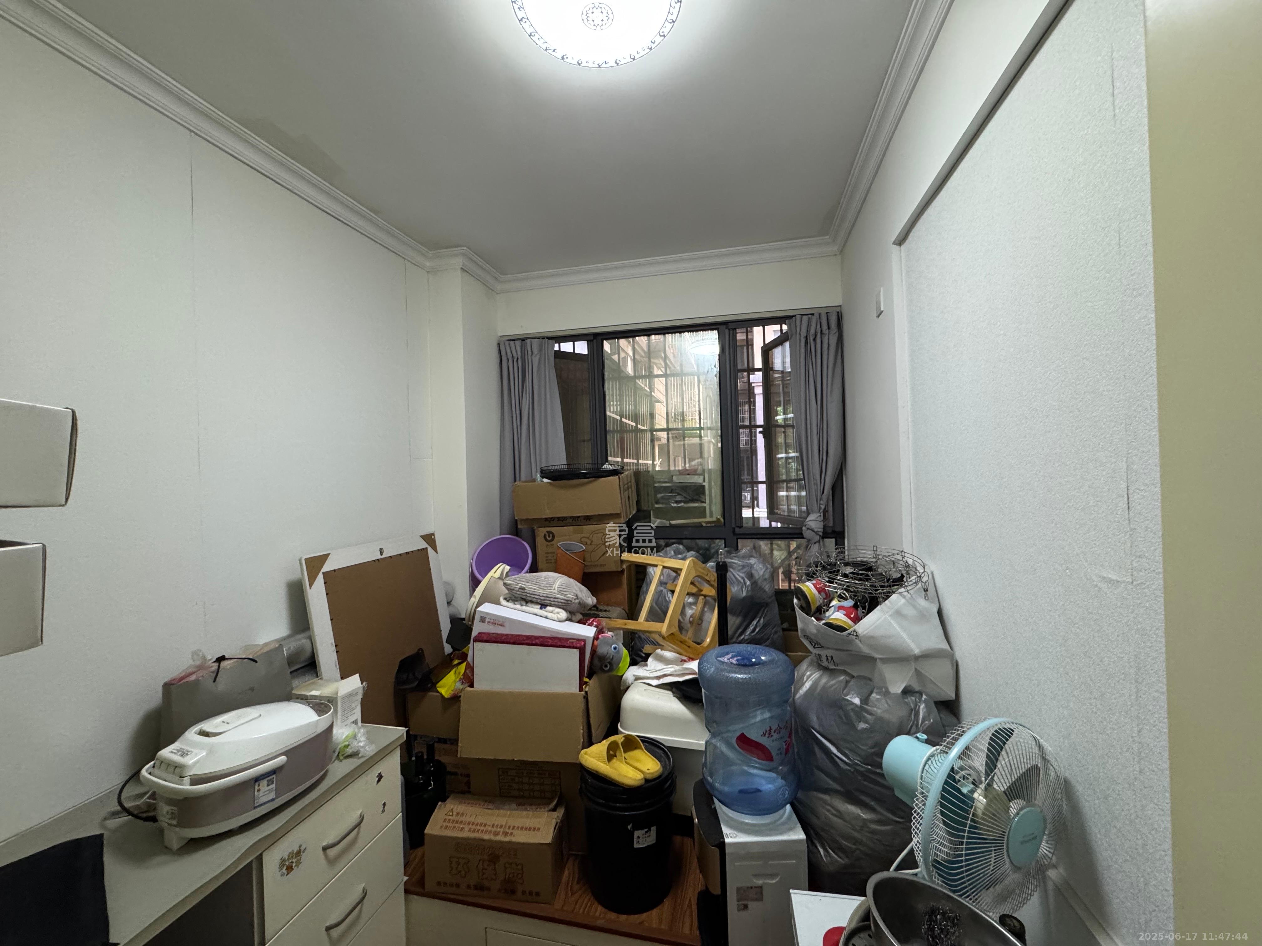 悦湖山  4室2厅1卫   2300.00元/月室内图