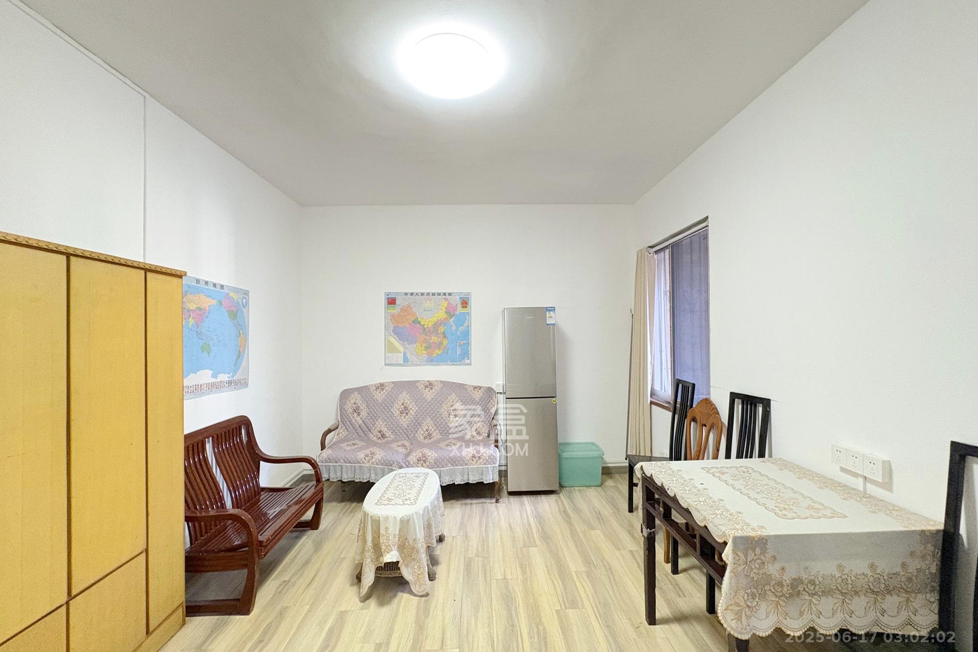 华天大酒店宿舍楼 2室1厅1卫 72.0万 华天大酒店宿舍楼 2室1厅1卫 72.0万客厅