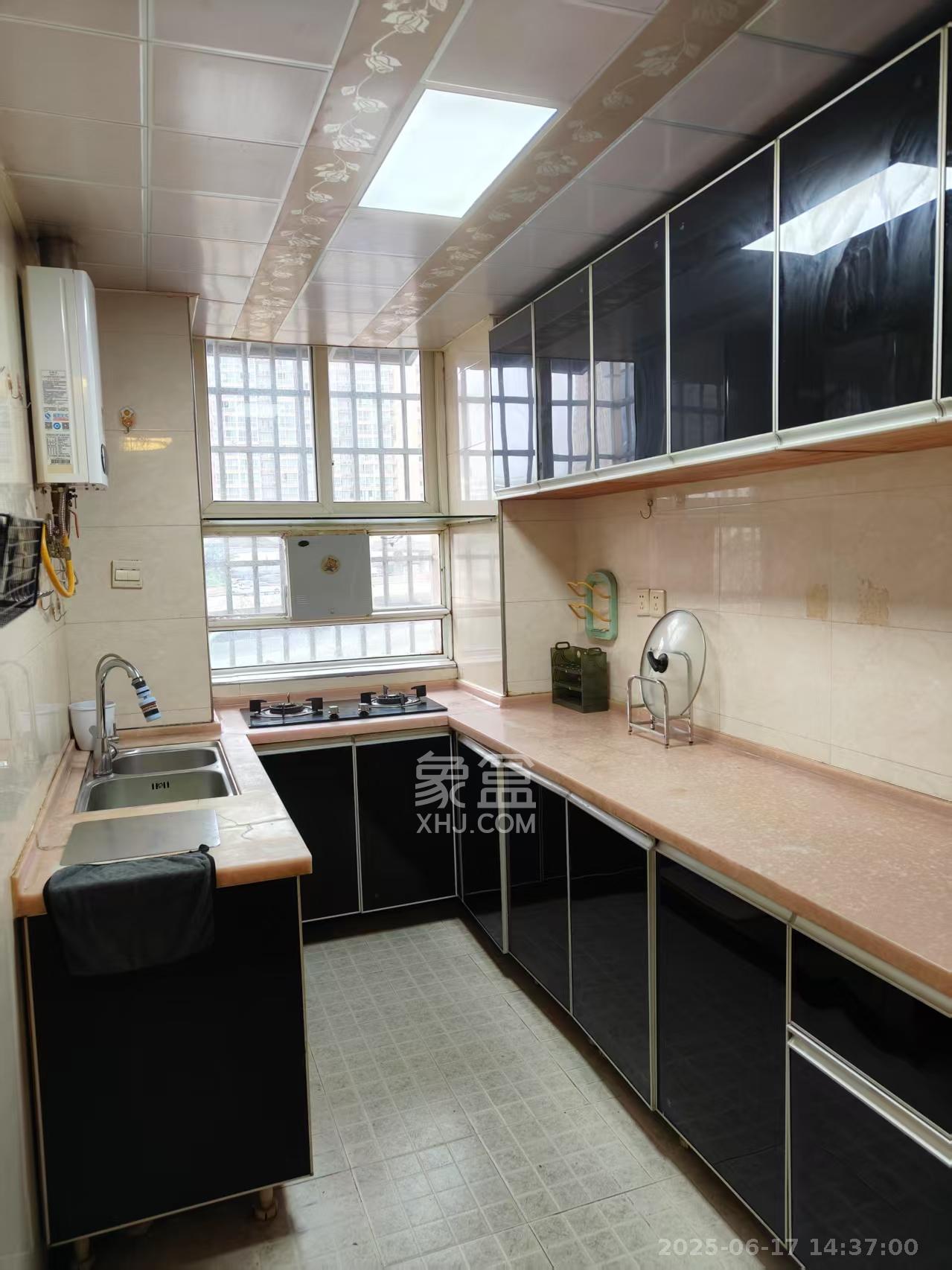 天鸿小区 3室2厅2卫 1900.0元/月 天鸿小区 3室2厅2卫 1900.0元/月室内图