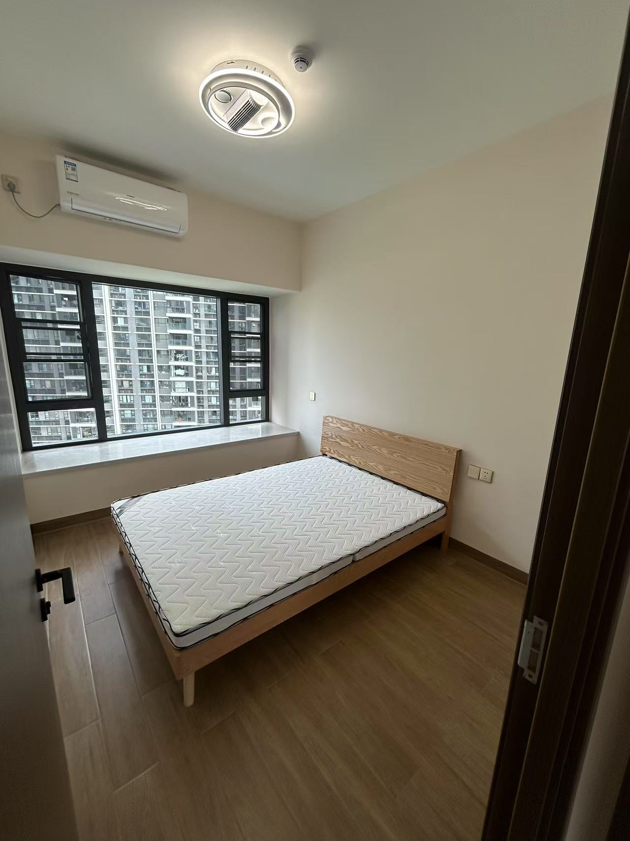 中海汇德里  4室2厅2卫   5500.00元/月室内图