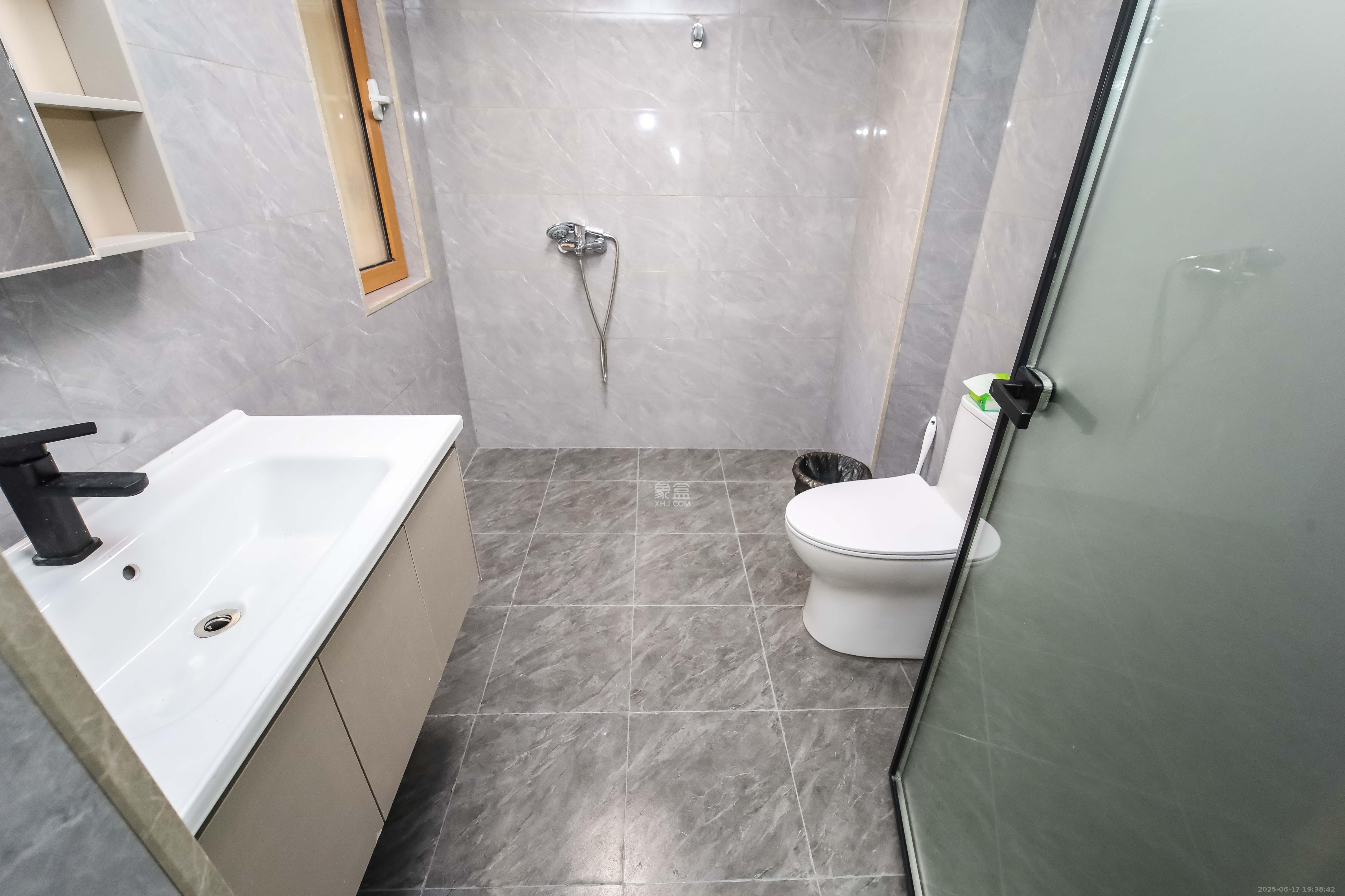 世嘉国际华城 2室2厅2卫 96.8万 世嘉国际华城 2室2厅2卫 96.8万卫生间