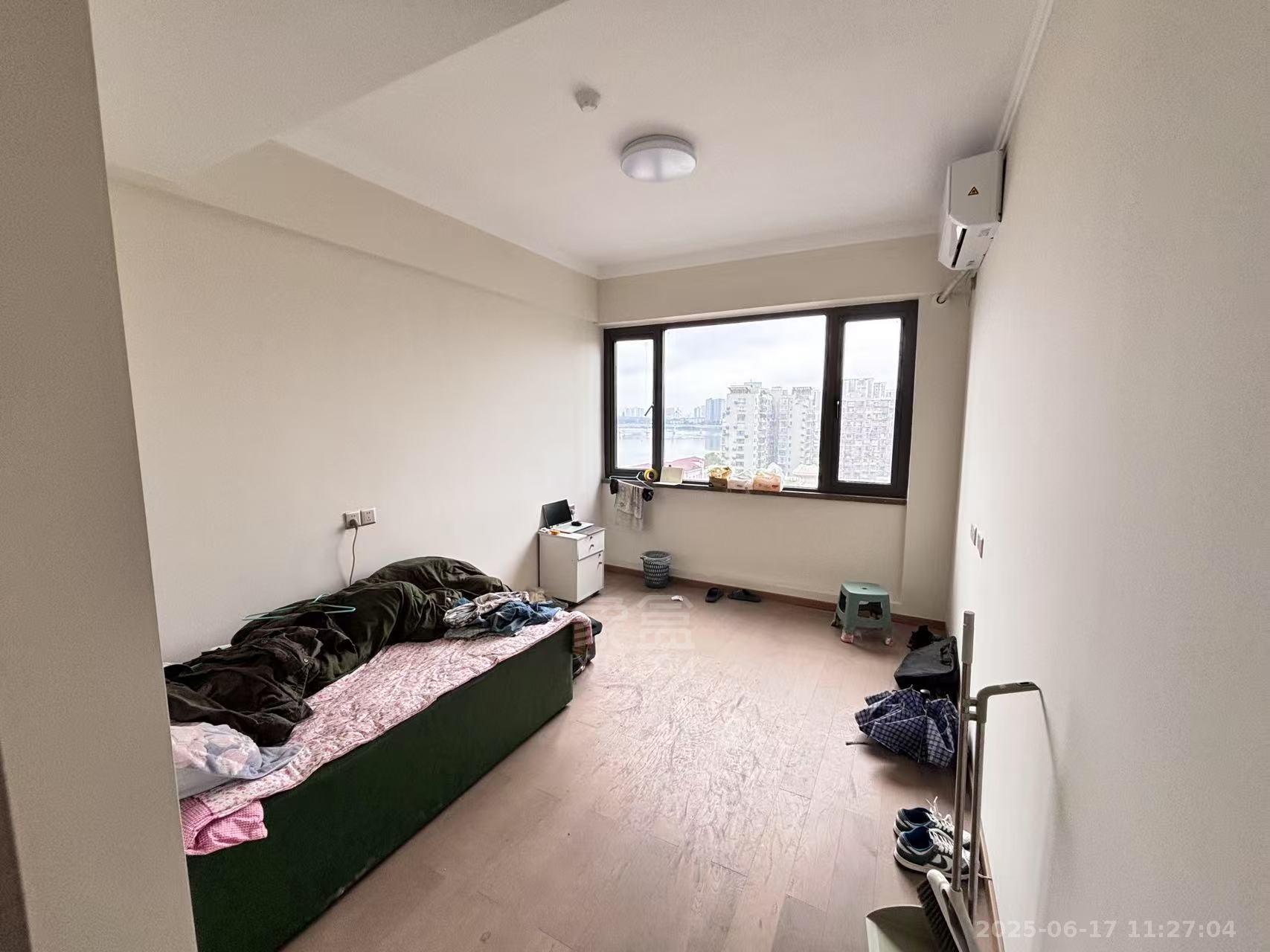 朗悦台  4室3厅3卫    2500.0元/月 朗悦台  4室3厅3卫    2500.0元/月室内图