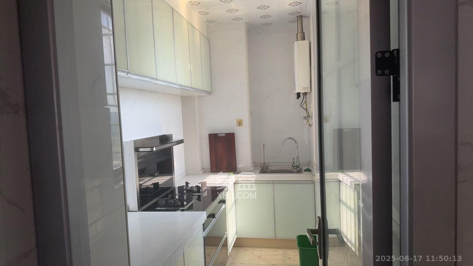 嘉顺苑 3室2厅1卫 2100.0元/月 嘉顺苑 3室2厅1卫 2100.0元/月室内图