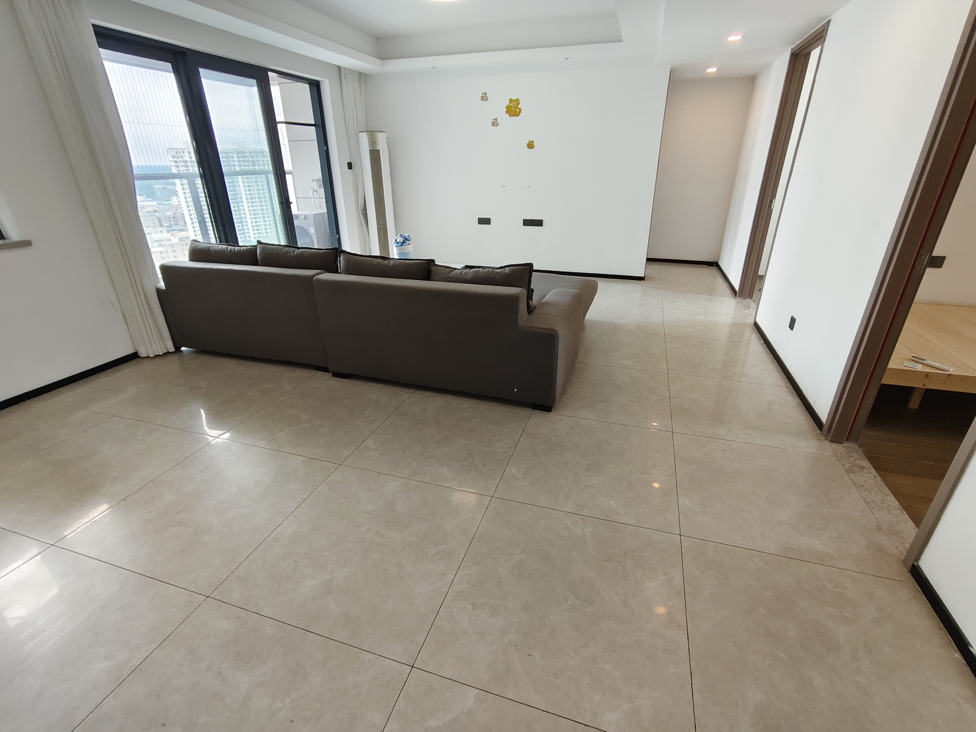 润山府  3室2厅2卫    3000.0元/月 润山府  3室2厅2卫    3000.0元/月室内图