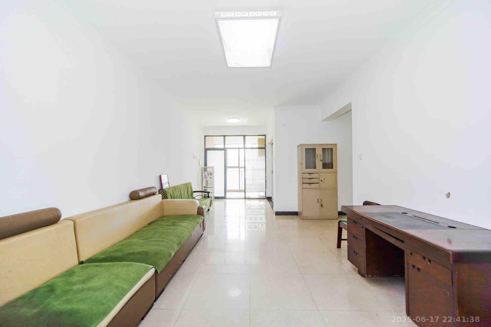 金领家族 2室1厅1卫 1800.0元/月 金领家族 2室1厅1卫 1800.0元/月室内图