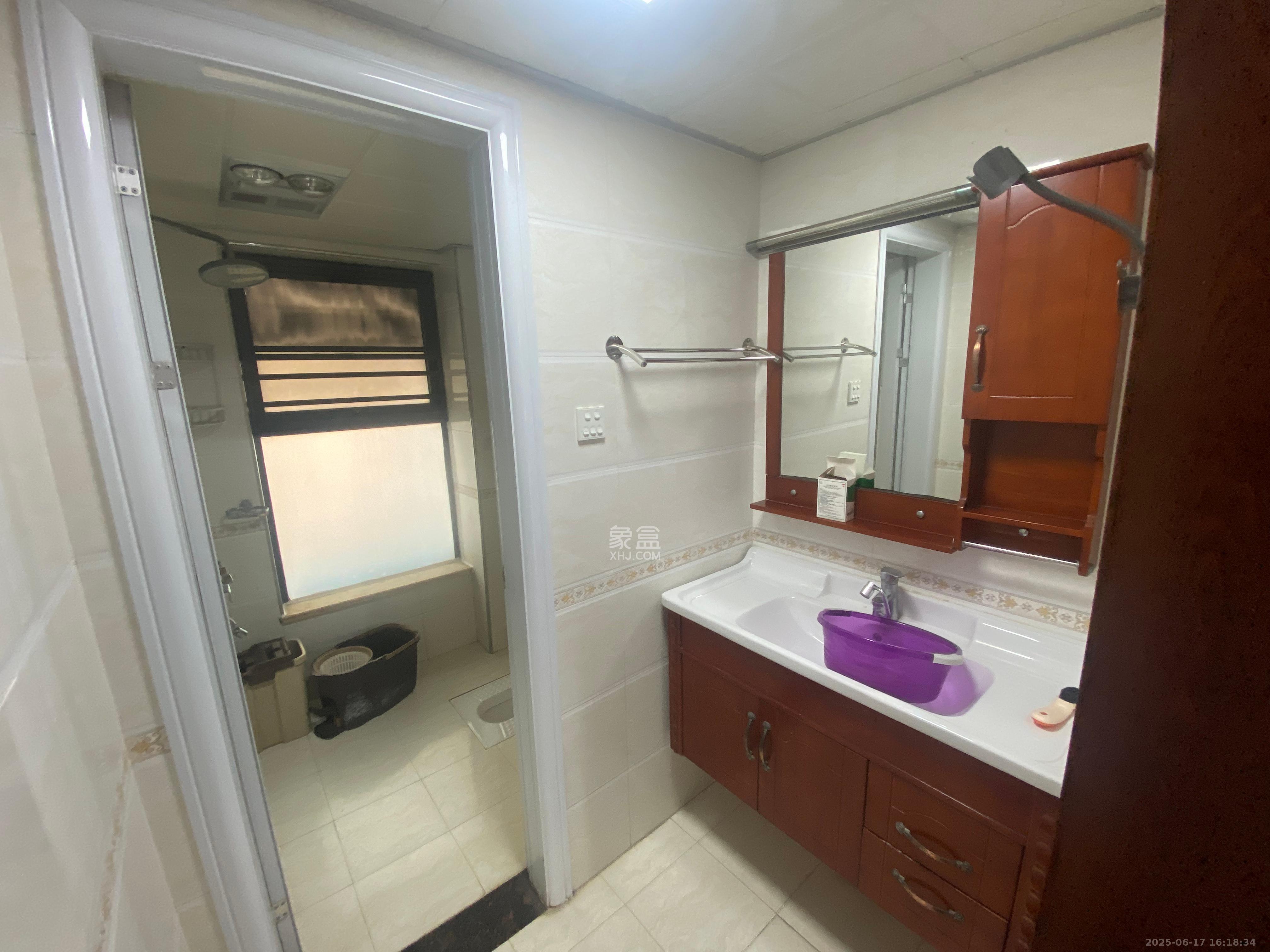 双湾国际(湘江御景花园) 3室2厅3卫 2800.0元/月 双湾国际(湘江御景花园) 3室2厅3卫 2800.0元/月室内图