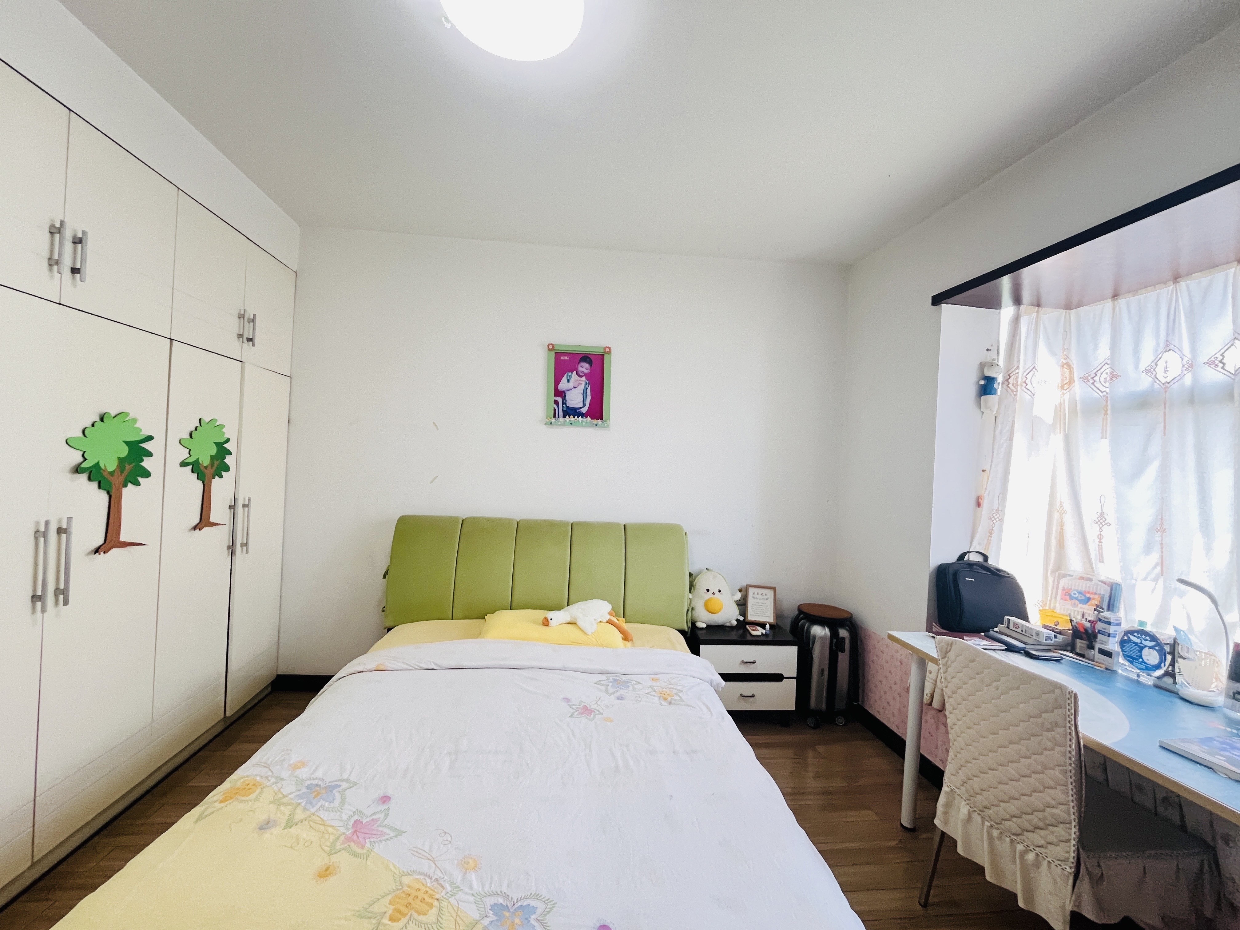 鼎泰逸景园  4室2厅2卫   88.00万客厅