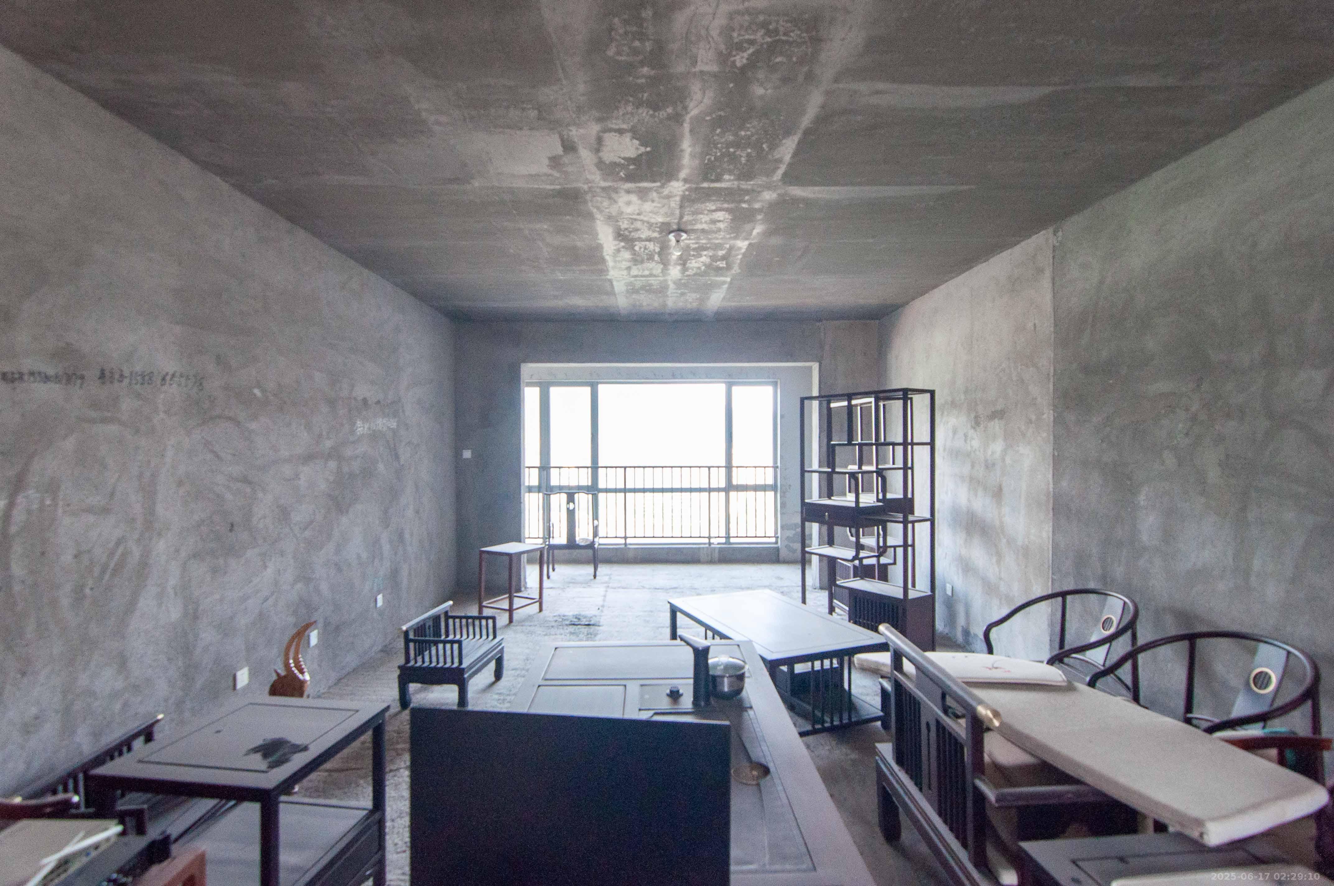 恩瑞御西湖 4室2厅3卫 310.0万 恩瑞御西湖 4室2厅3卫 310.0万客厅