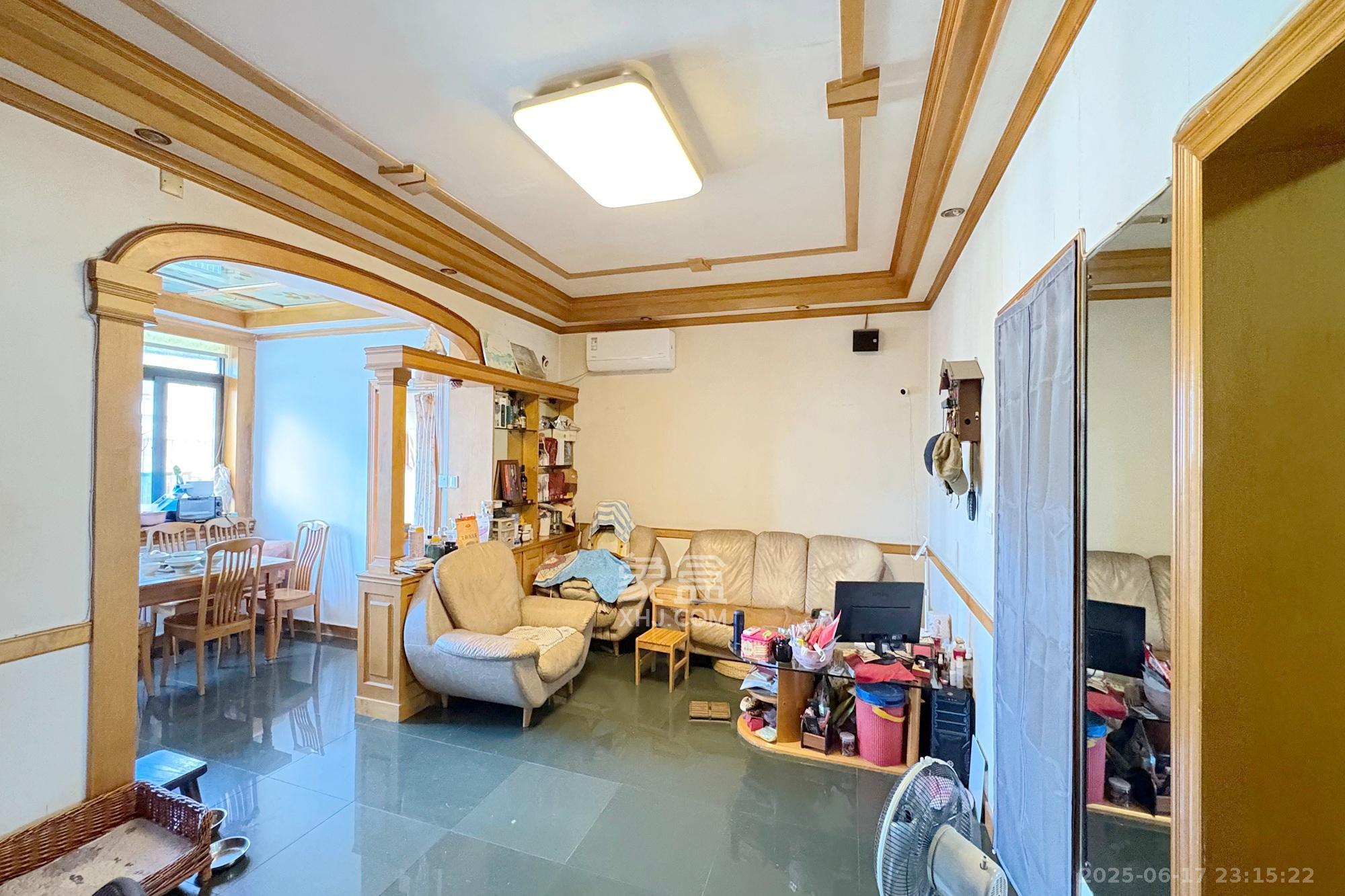 公安局宿舍（上宜园18号）  2室2厅1卫   49.80万客厅