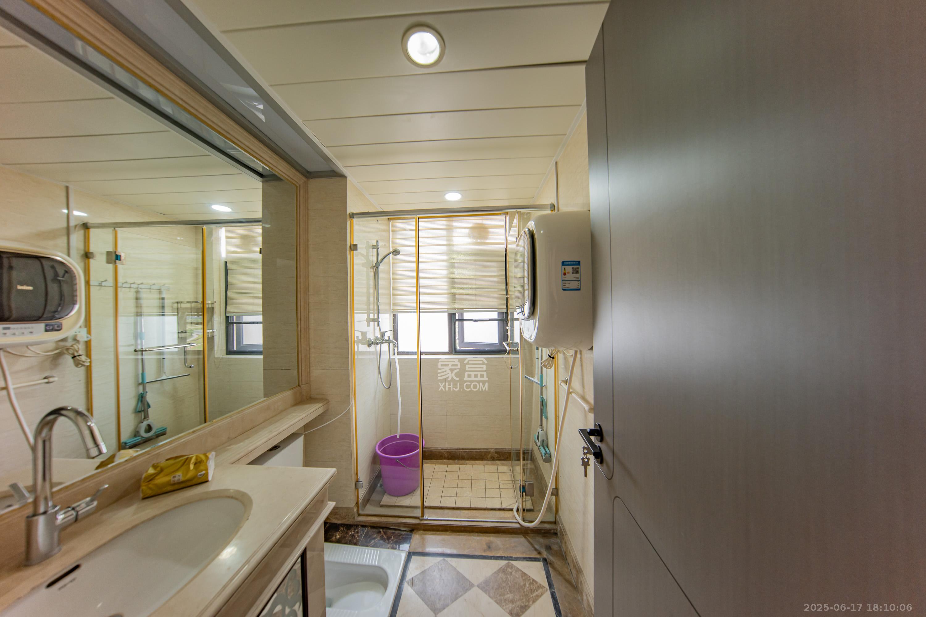 中海国际一期  4室2厅2卫    110.0万 中海国际一期  4室2厅2卫    110.0万卫生间