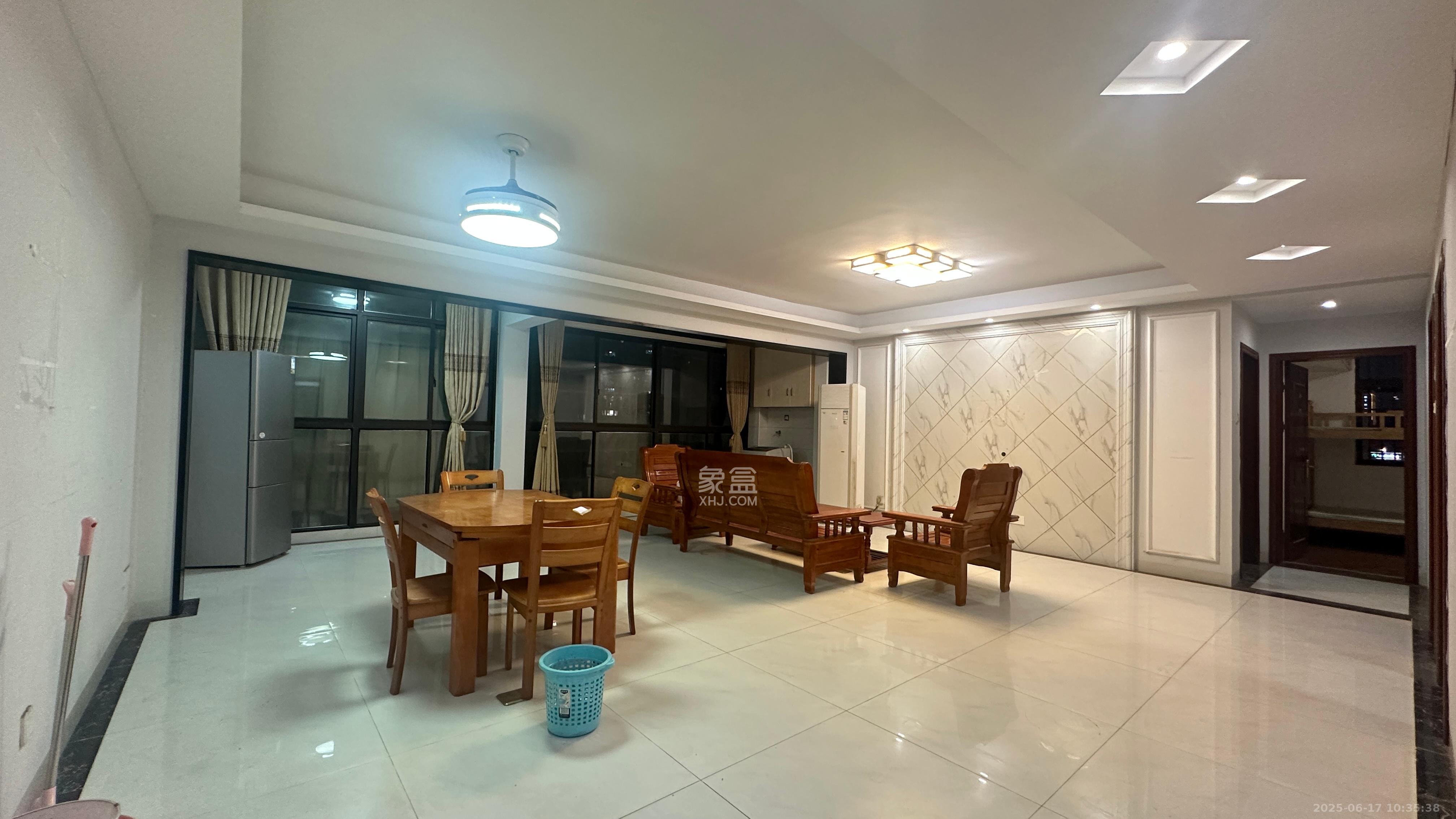 星月绿洲  4室2厅2卫    2400.0元/月 星月绿洲  4室2厅2卫    2400.0元/月室内图