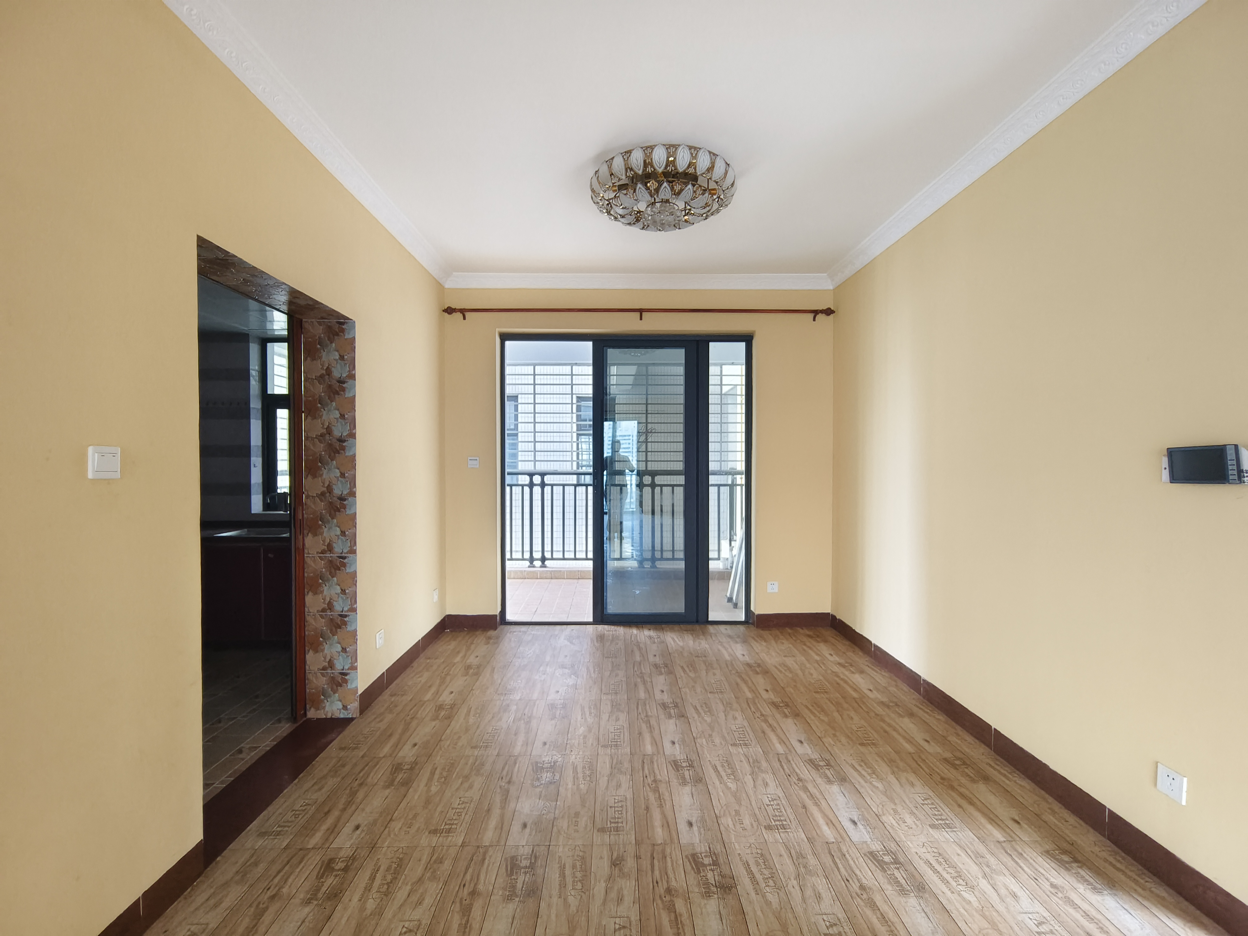 金龙城市广场一期 3室2厅2卫 235.0万 金龙城市广场一期 3室2厅2卫 235.0万室内图