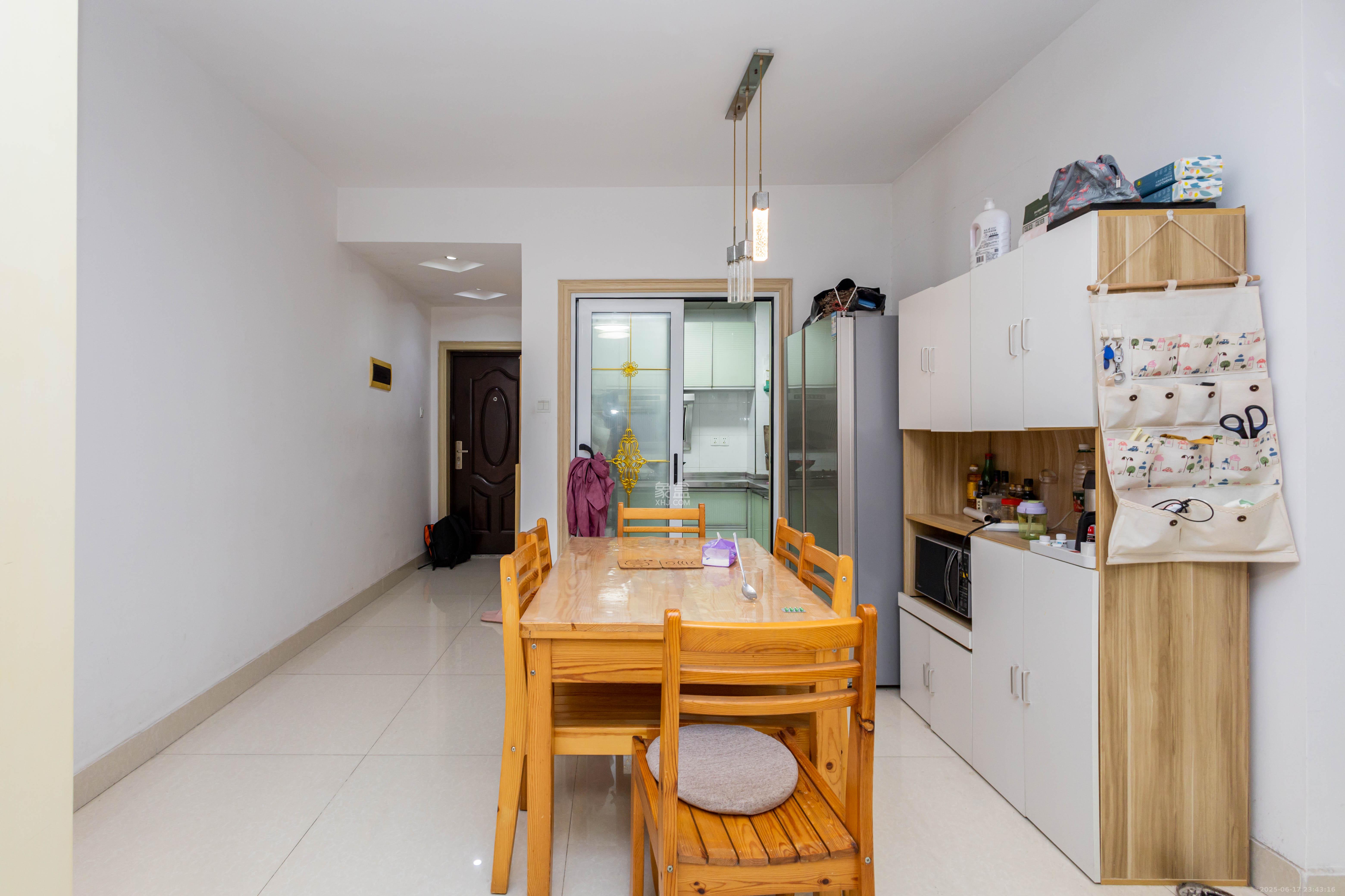 明天一城  2室2厅1卫    35.0万 明天一城  2室2厅1卫    35.0万客厅