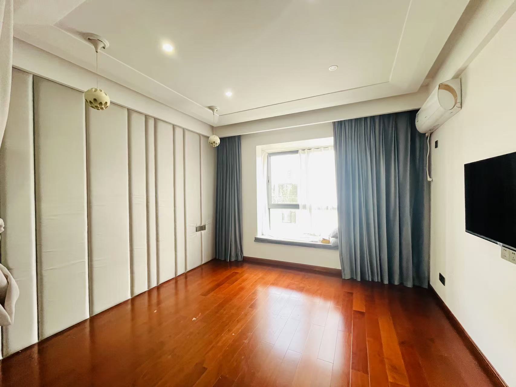 鼎泰逸景园 3室2厅2卫 88.0万 鼎泰逸景园 3室2厅2卫 88.0万客厅