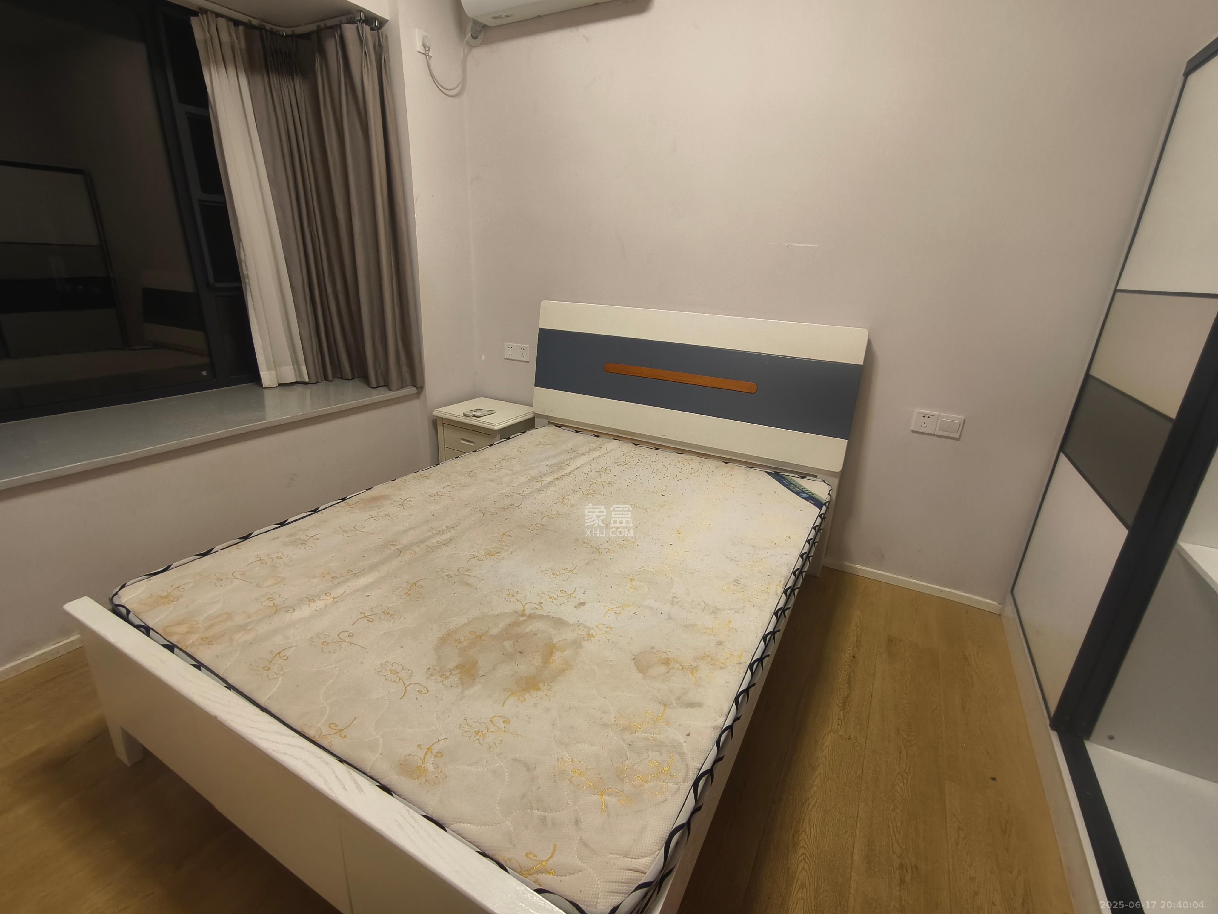 好莱城(弘德西街) 4室2厅2卫 3300.0元/月 好莱城(弘德西街) 4室2厅2卫 3300.0元/月室内图