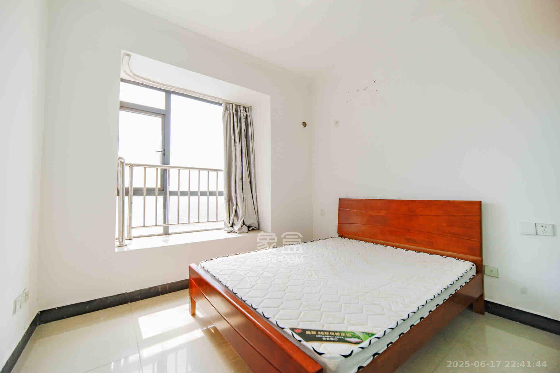 金领家族 2室1厅1卫 1800.0元/月 金领家族 2室1厅1卫 1800.0元/月室内图