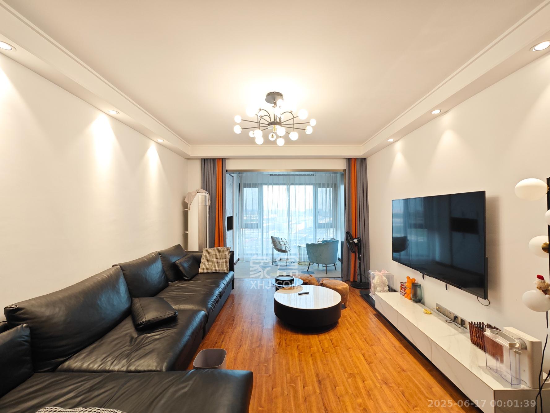 奥园誉景华府 3室2厅2卫 85.0万 奥园誉景华府 3室2厅2卫 85.0万客厅