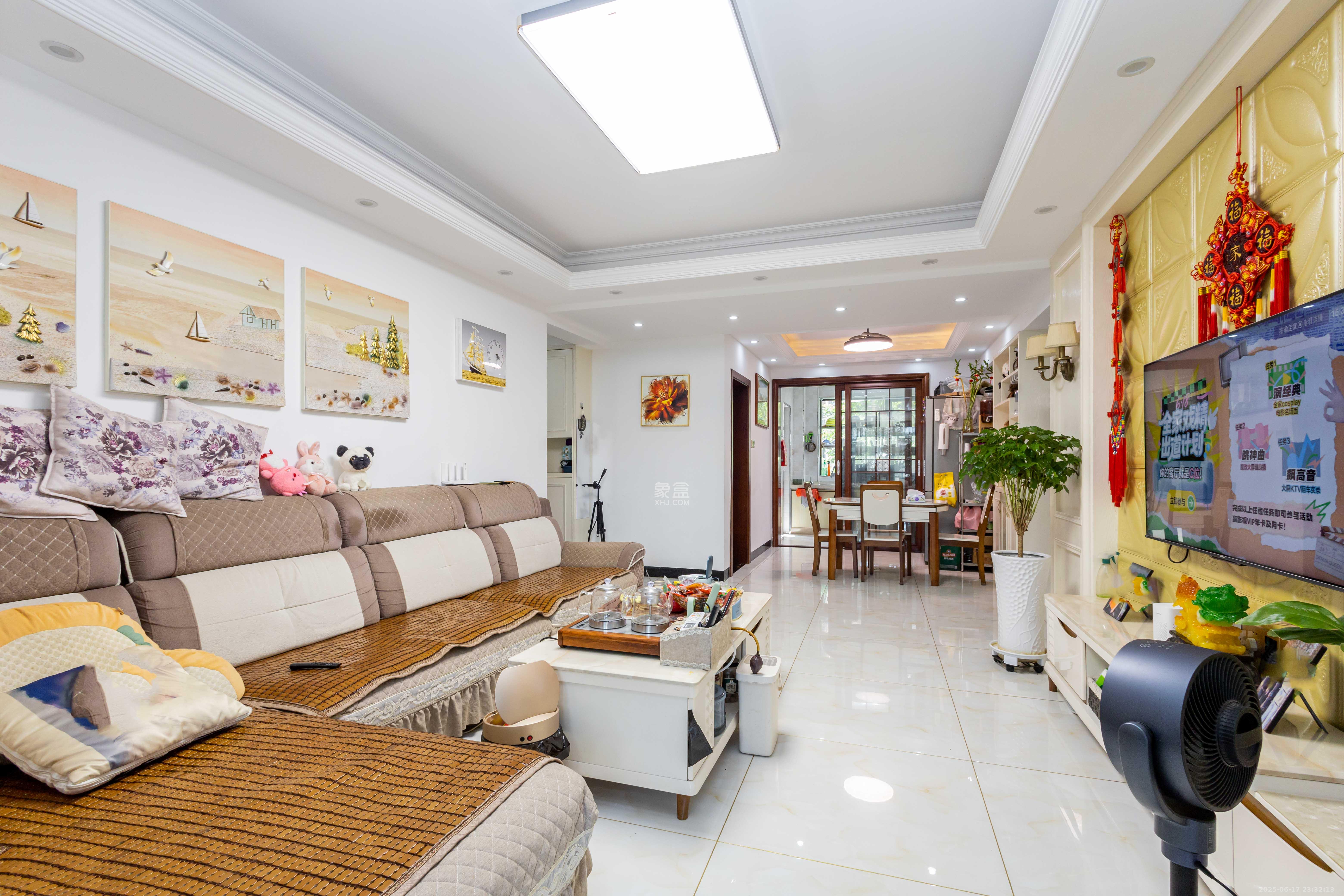 旭辉华庭  3室2厅2卫    70.8万客厅