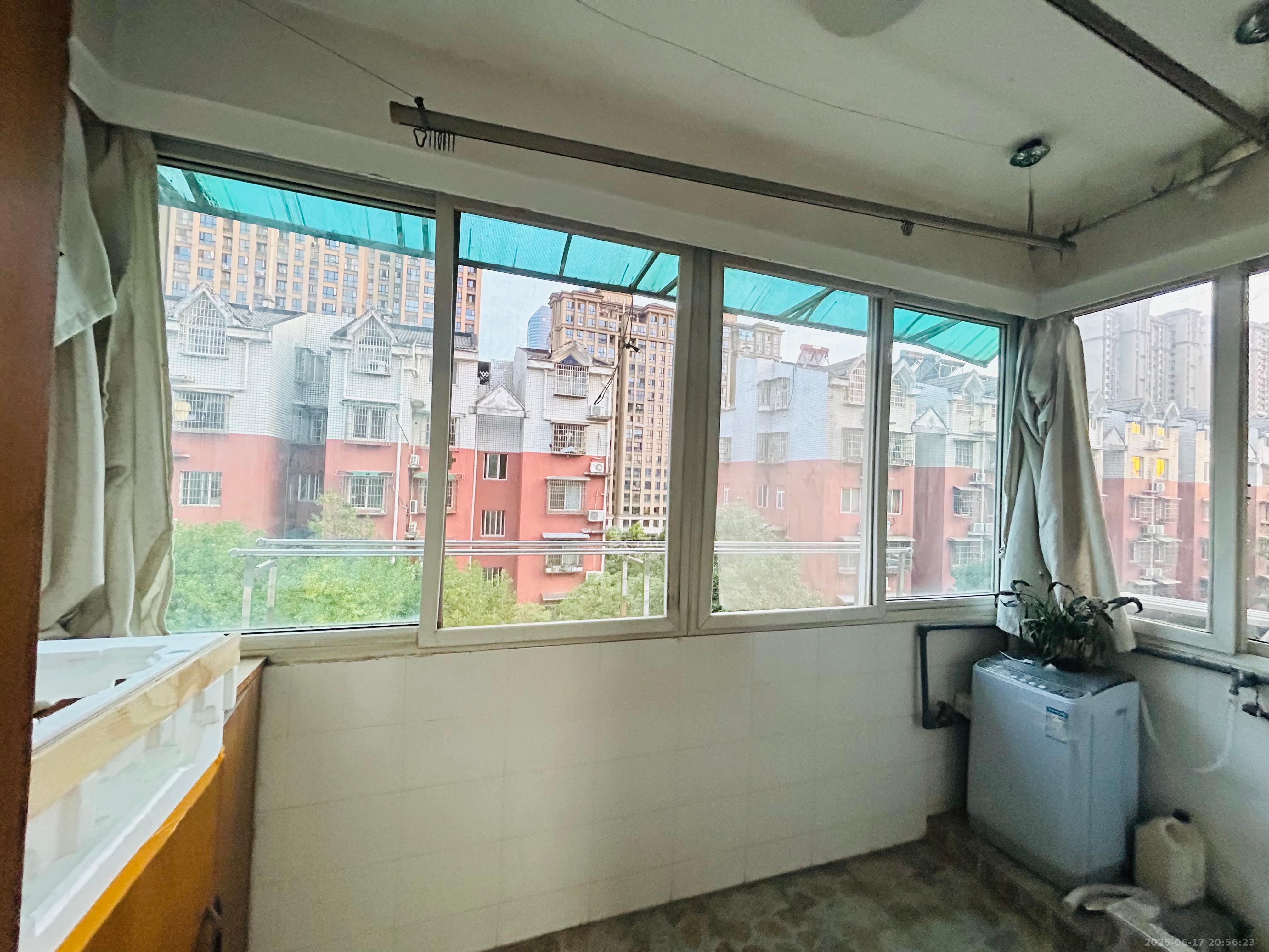 锦绣家园  3室2厅1卫    2200.0元/月室内图