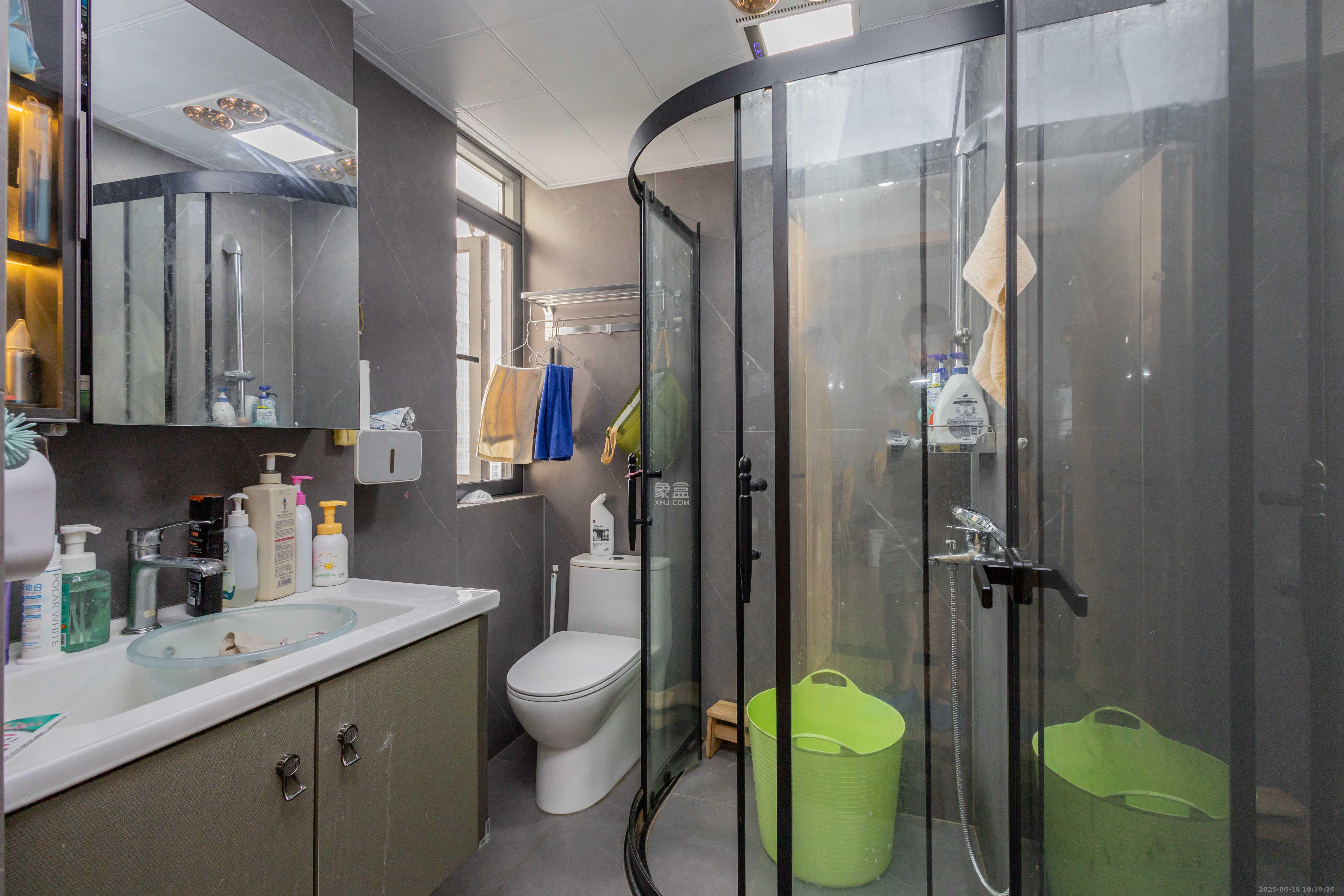 华远海蓝郡  3室2厅2卫    82.0万 华远海蓝郡  3室2厅2卫    82.0万卫生间