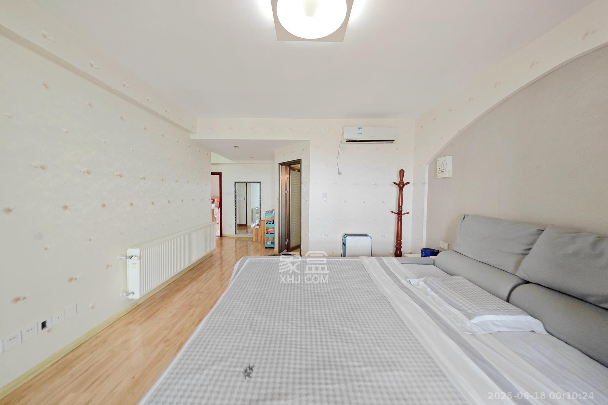 锦绣世纪 4室2厅2卫 152.0万 锦绣世纪 4室2厅2卫 152.0万卧室