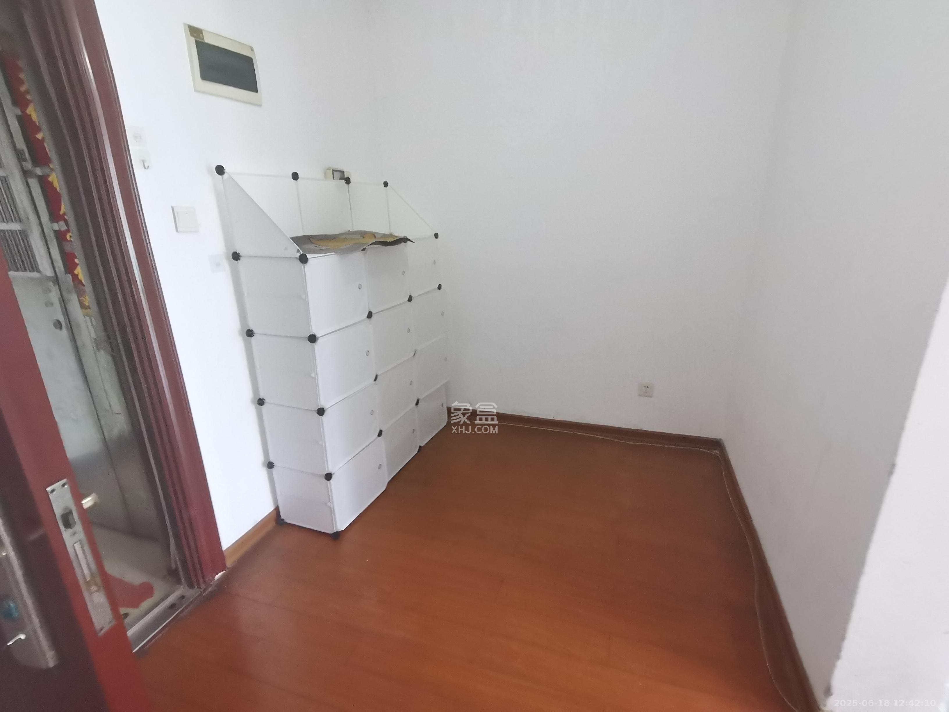 江临天下 1室1厅1卫 1600.0元/月 江临天下 1室1厅1卫 1600.0元/月室内图