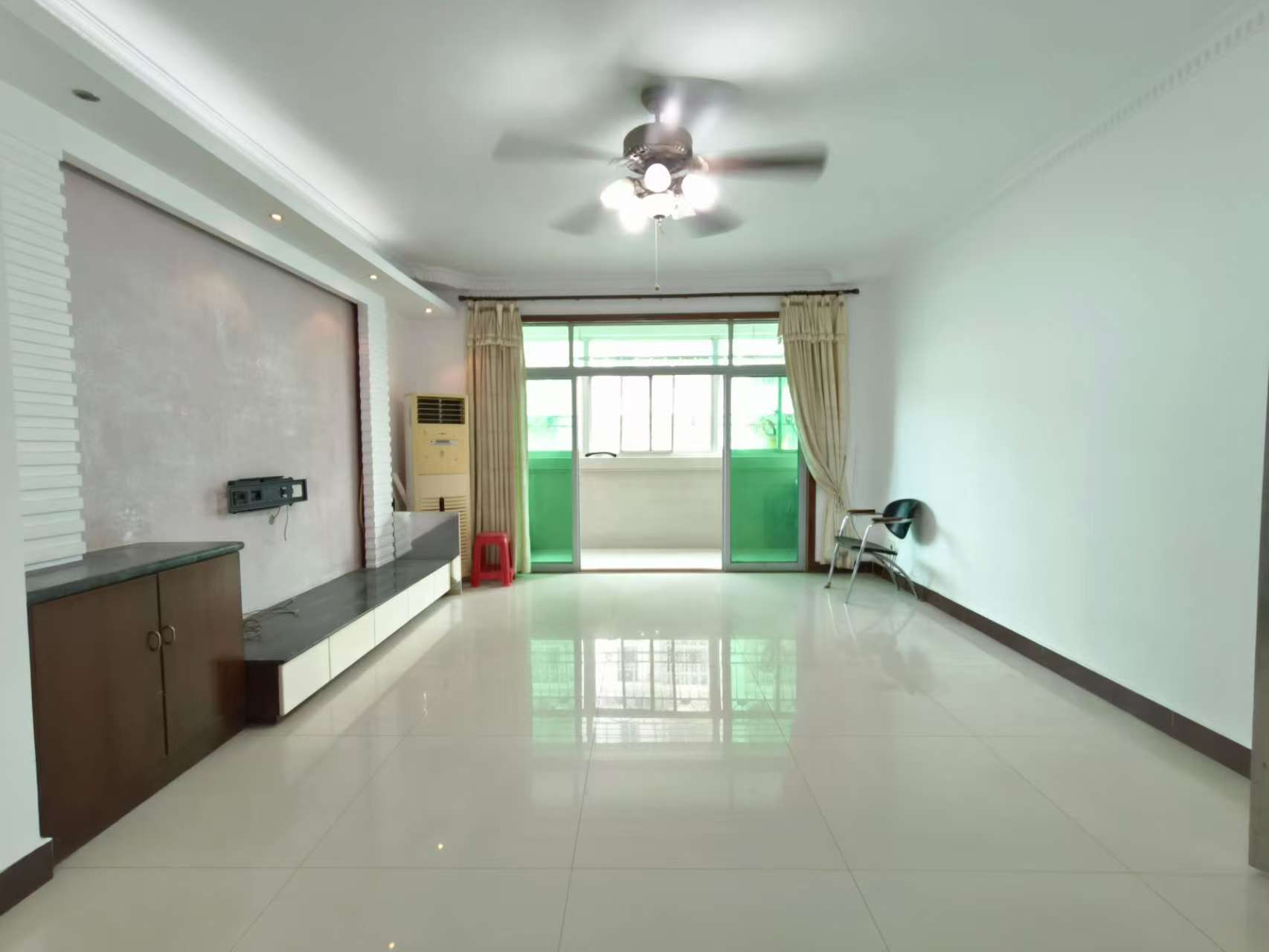 信力花苑 3室2厅2卫 140.0万 信力花苑 3室2厅2卫 140.0万室内图