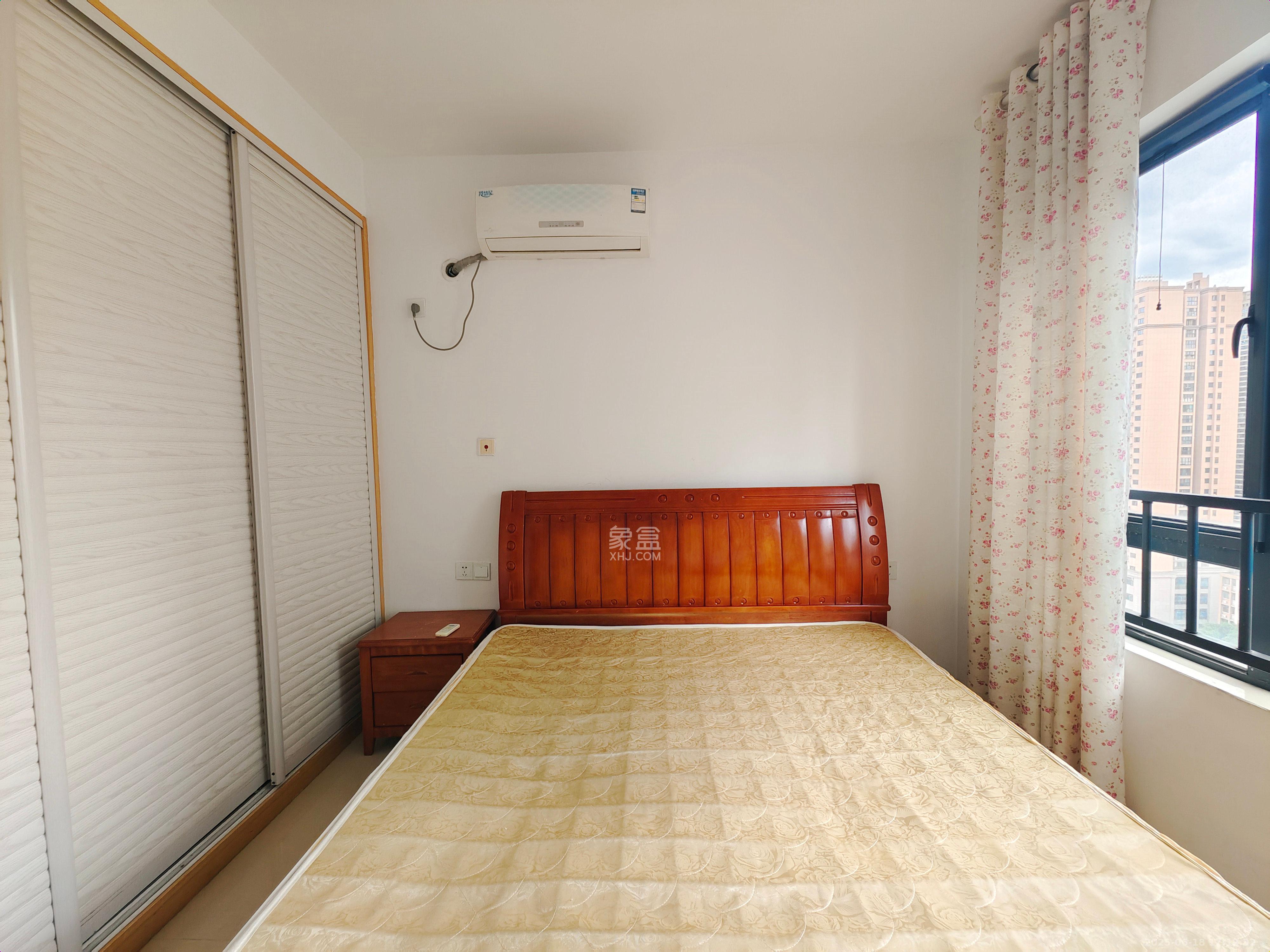 奥克斯广场  3室2厅1卫    2800.0元/月室内图