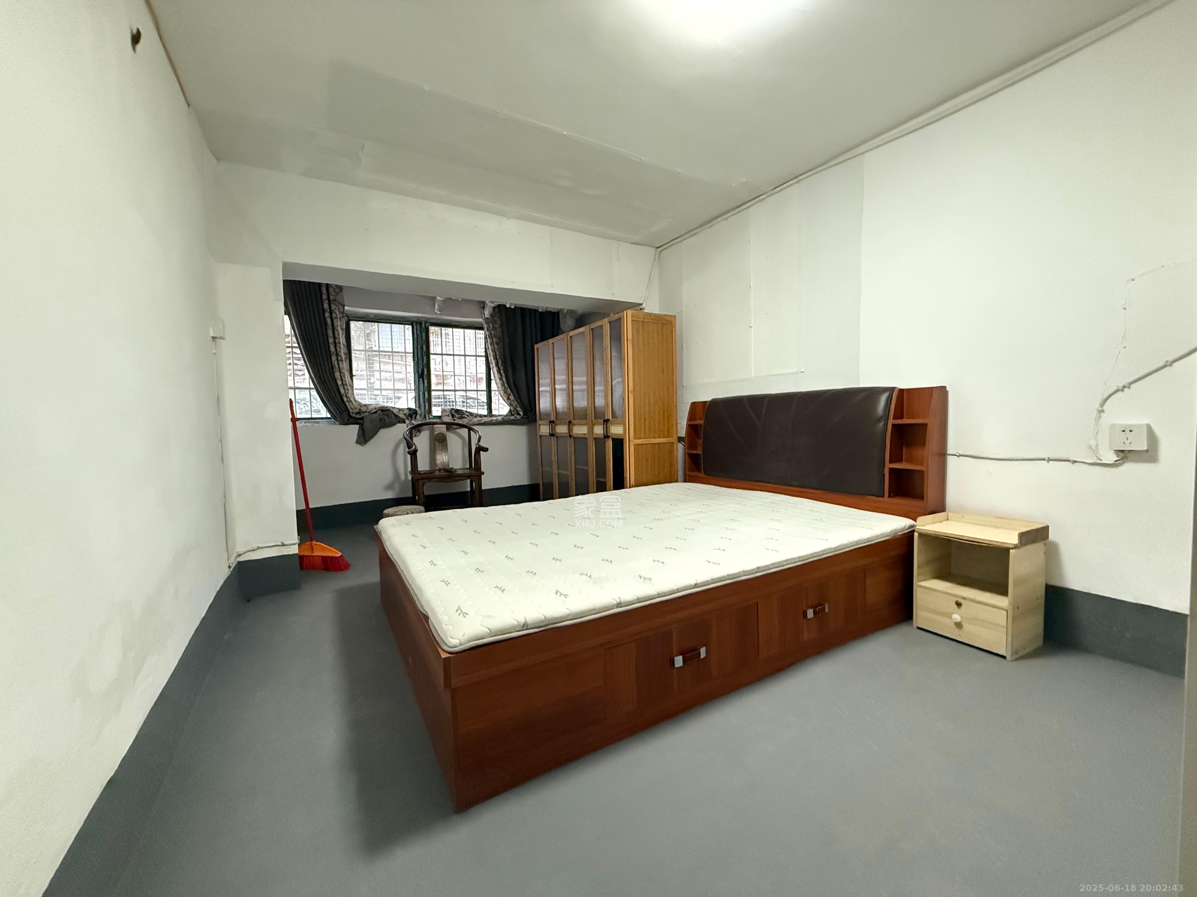 桂花路锻压小区  2室1厅1卫    1000.0元/月室内图