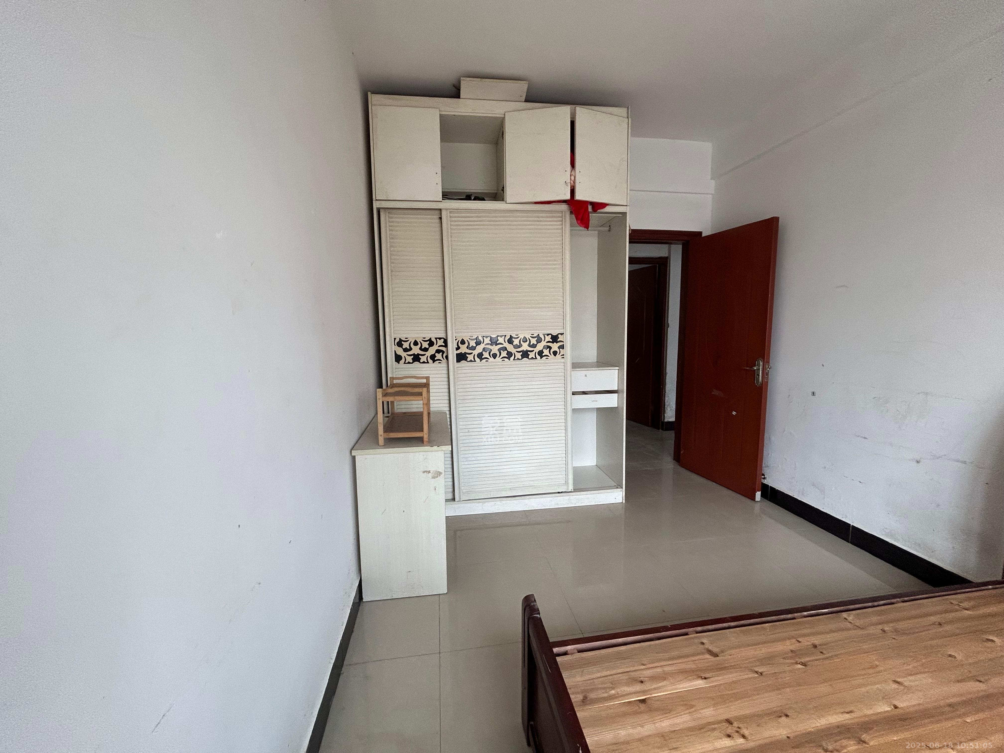 卧龙居国际村 1室0厅0卫 1400.0元/月 卧龙居国际村 1室0厅0卫 1400.0元/月室内图