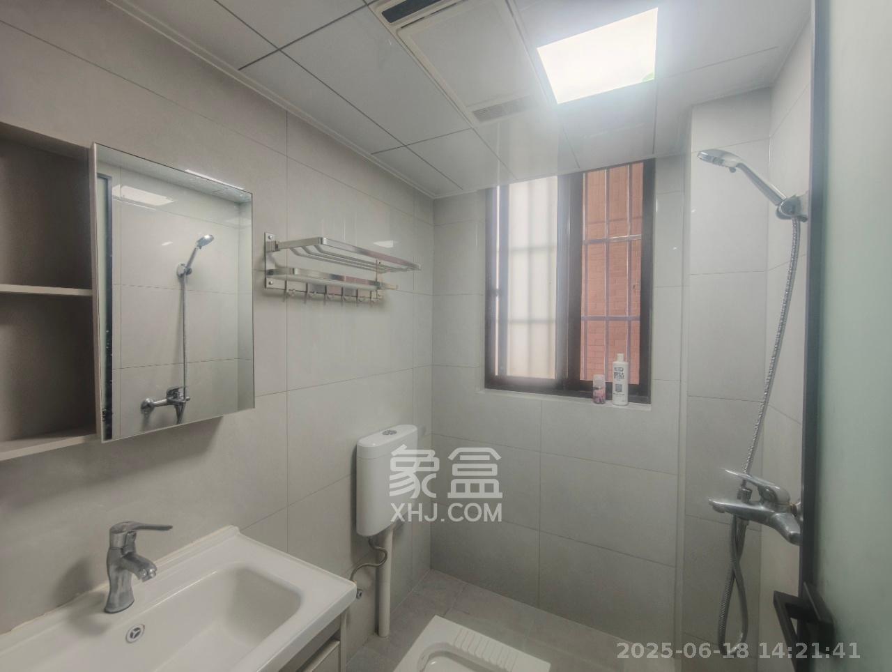 东岸梅园小区  3室1厅1卫    2300.0元/月室内图
