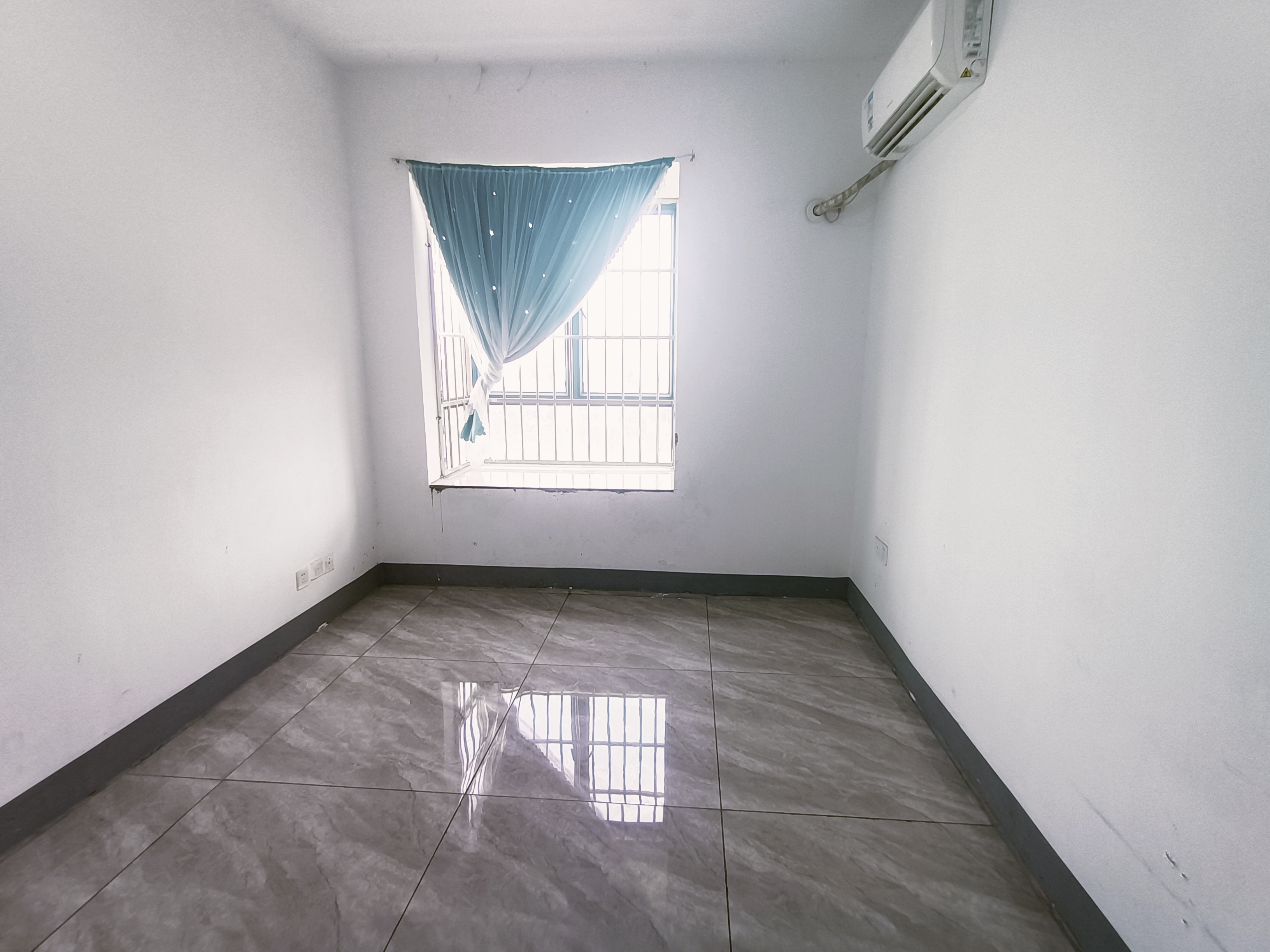 滨江新城 3室2厅1卫 1800.0元/月 滨江新城 3室2厅1卫 1800.0元/月室内图