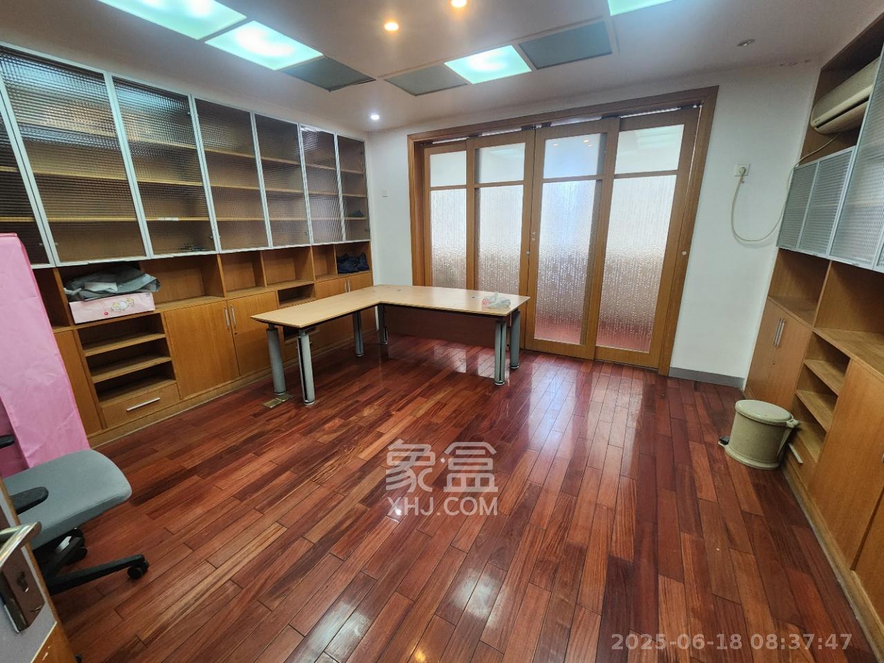 中联科技园  4室2厅3卫    3300.0元/月室内图
