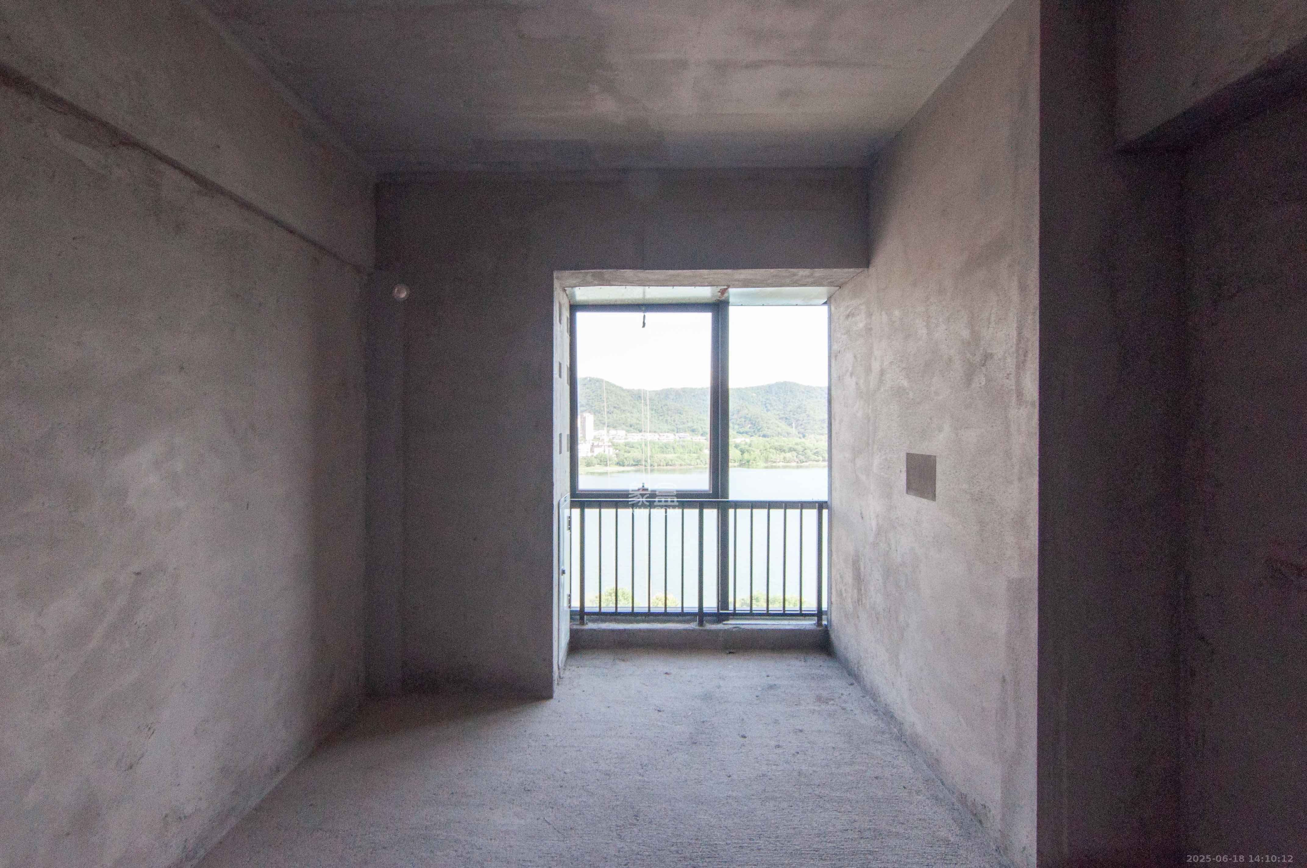 中建宝铂公馆  1室1厅1卫   85.00万