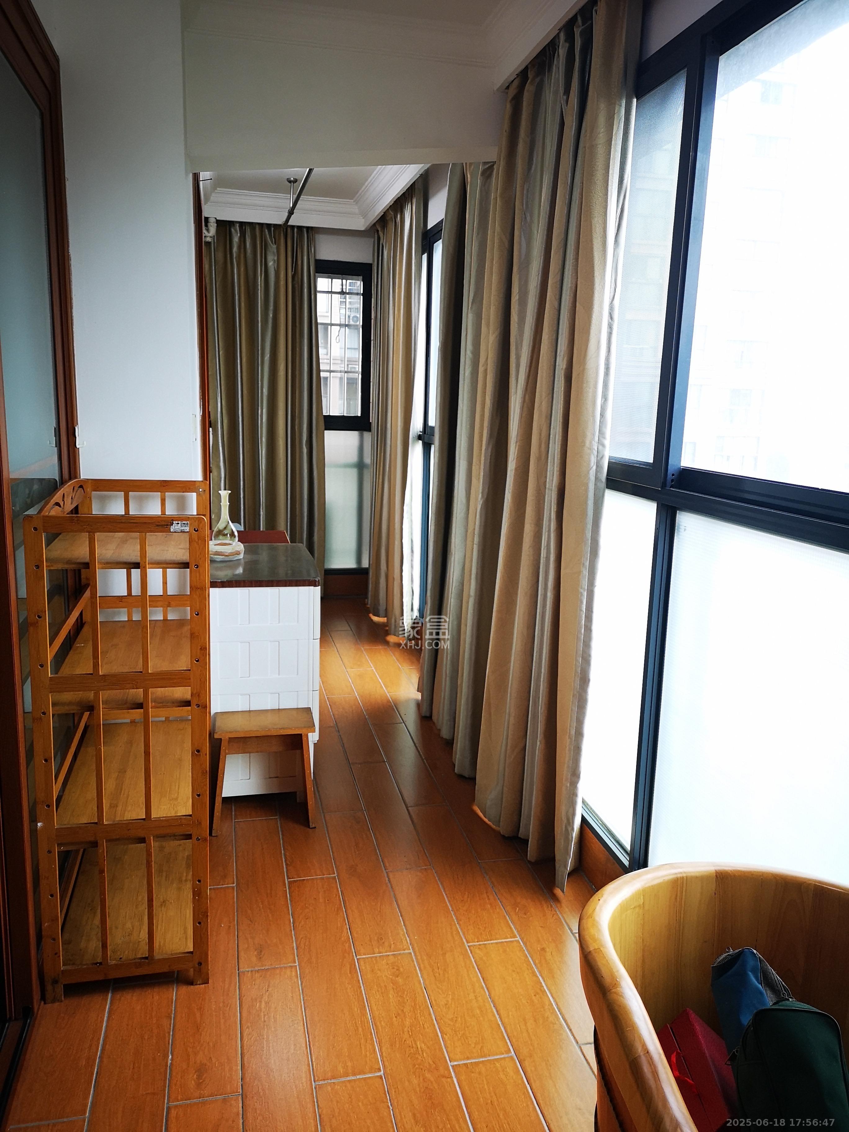 香江锦城  3室2厅1卫   4000.00元/月室内图