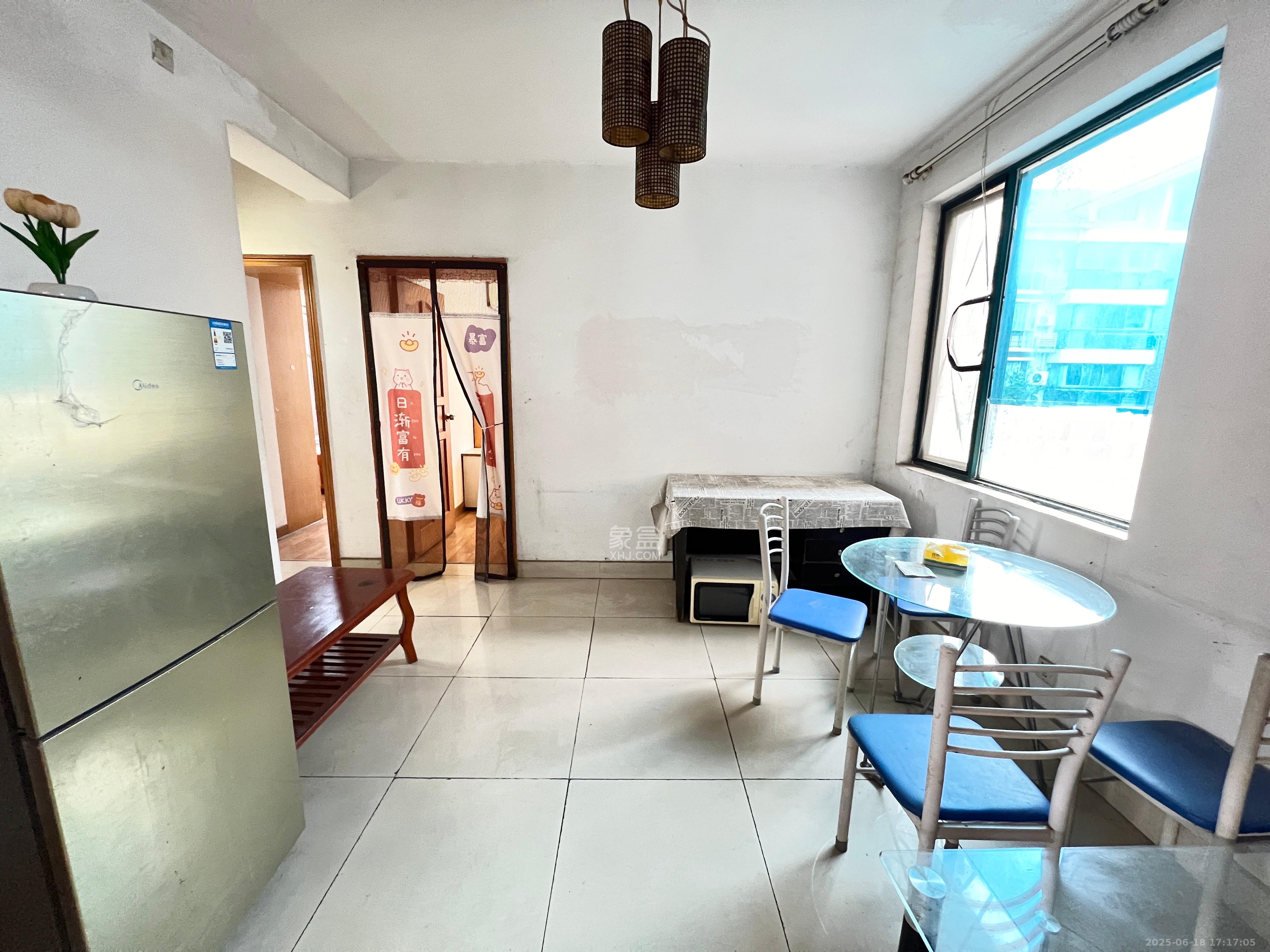 东方新城  2室2厅1卫    1700.0元/月室内图