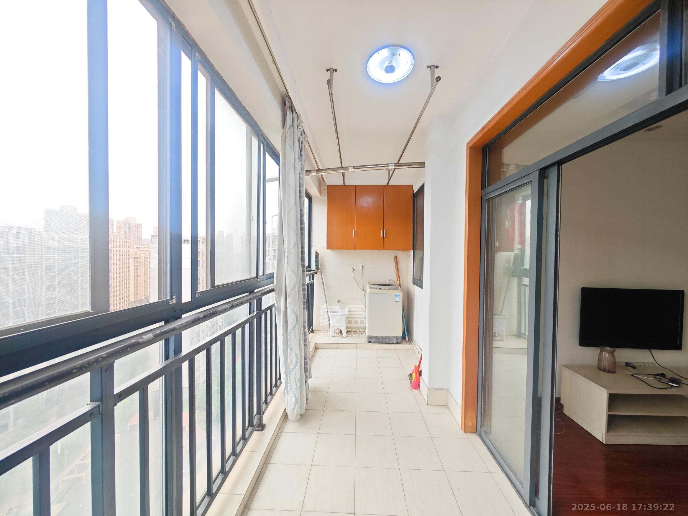 世纪桃花苑 1室1厅1卫 47.0万 世纪桃花苑 1室1厅1卫 47.0万阳台