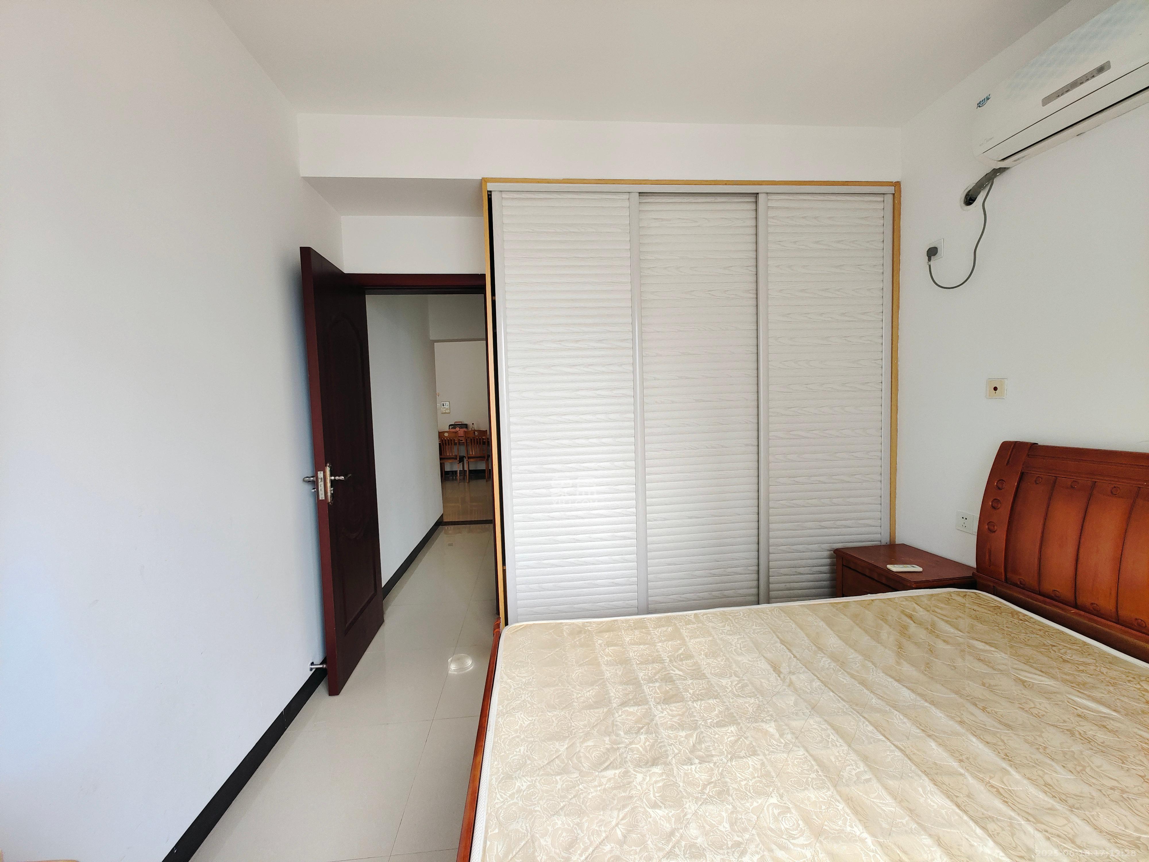 奥克斯广场  3室2厅1卫    2800.0元/月室内图