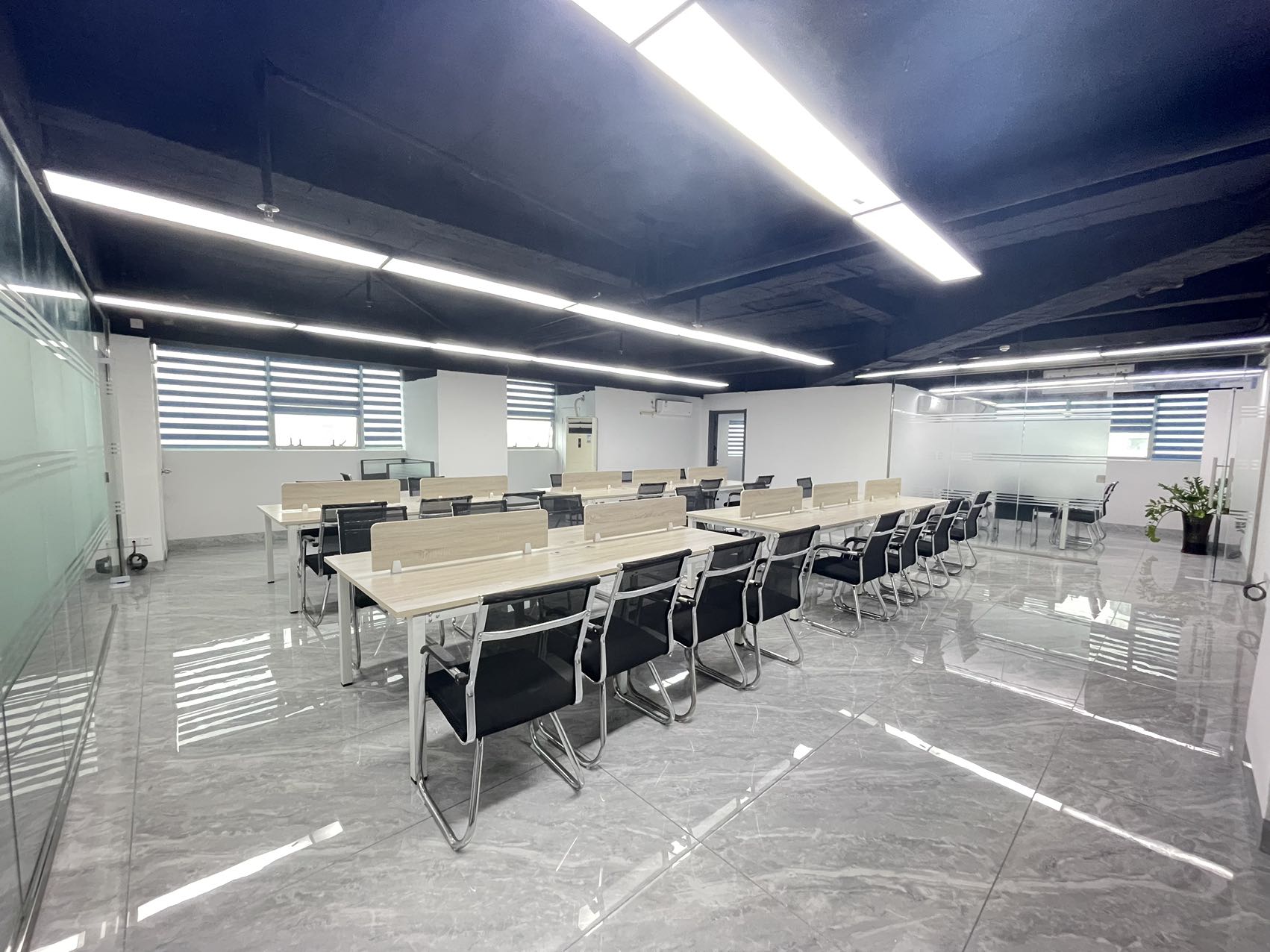 海涯大厦 4室2厅2卫 8000.0元/月 海涯大厦 4室2厅2卫 8000.0元/月室内图