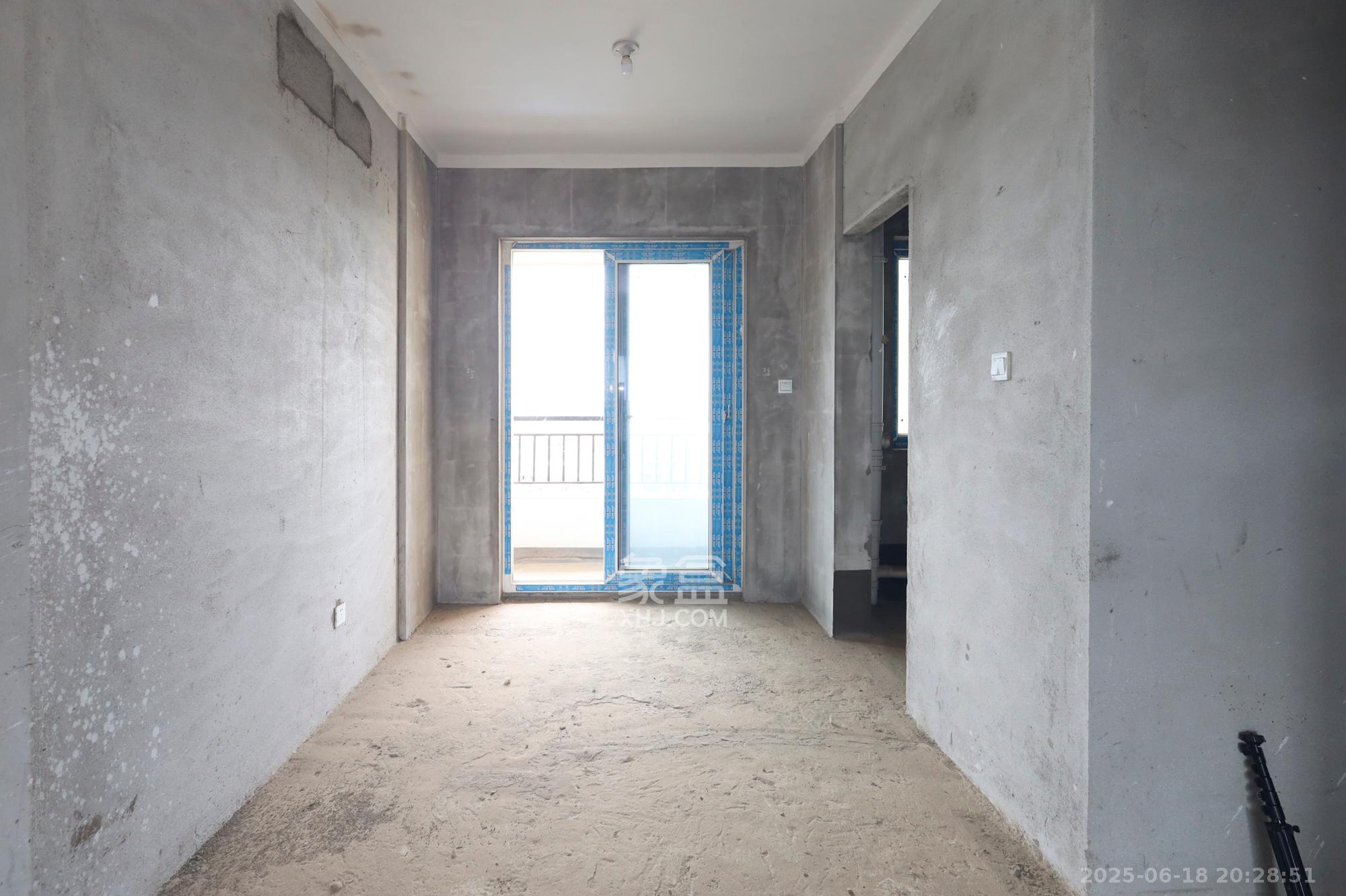 钱隆世家  4室2厅2卫    83.0万 钱隆世家  4室2厅2卫    83.0万客厅