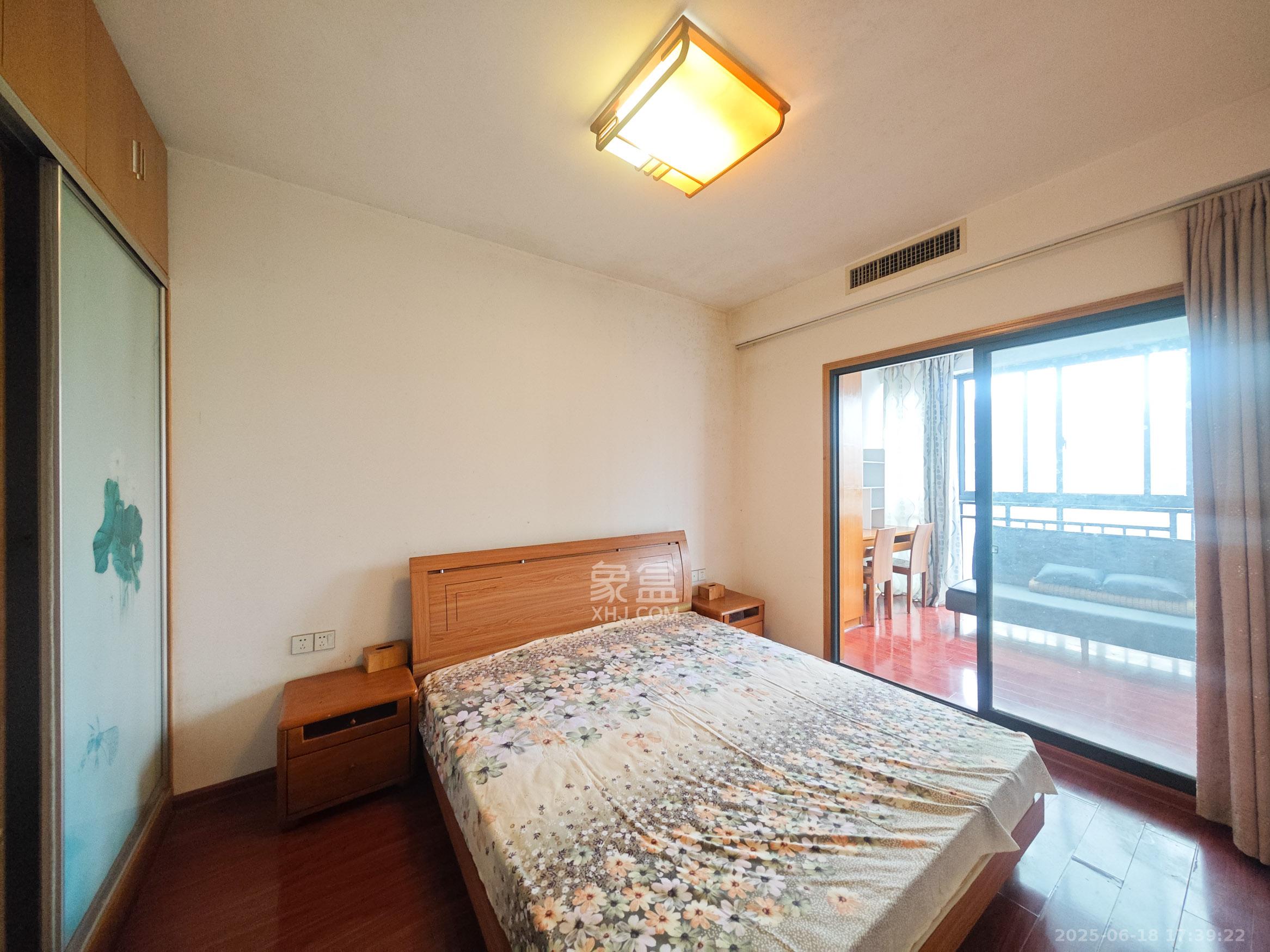 世纪桃花苑  1室1厅1卫    47.0万卧室