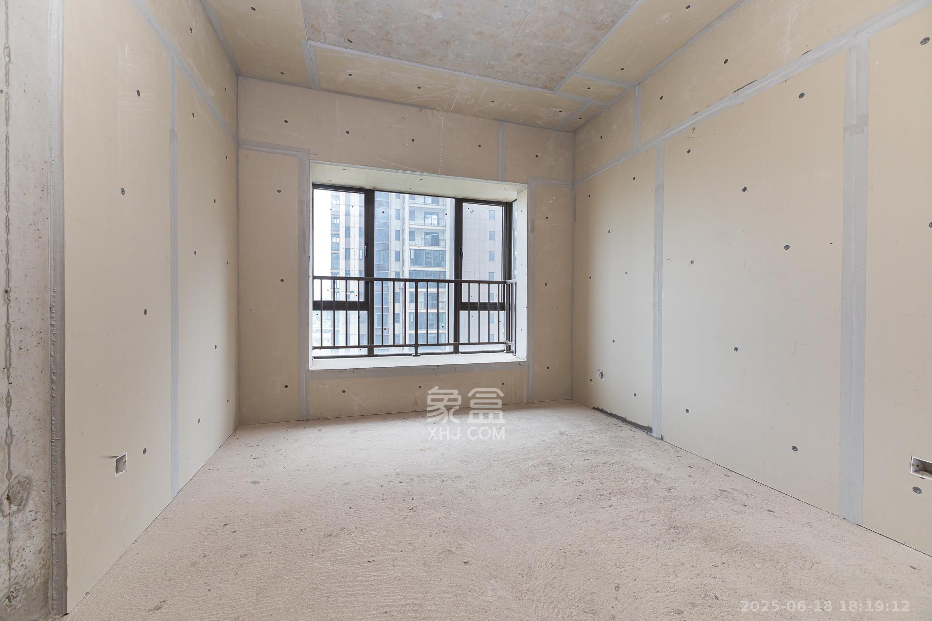 润和湘江天地E区  4室2厅3卫    254.8万 润和湘江天地E区  4室2厅3卫    254.8万卧室