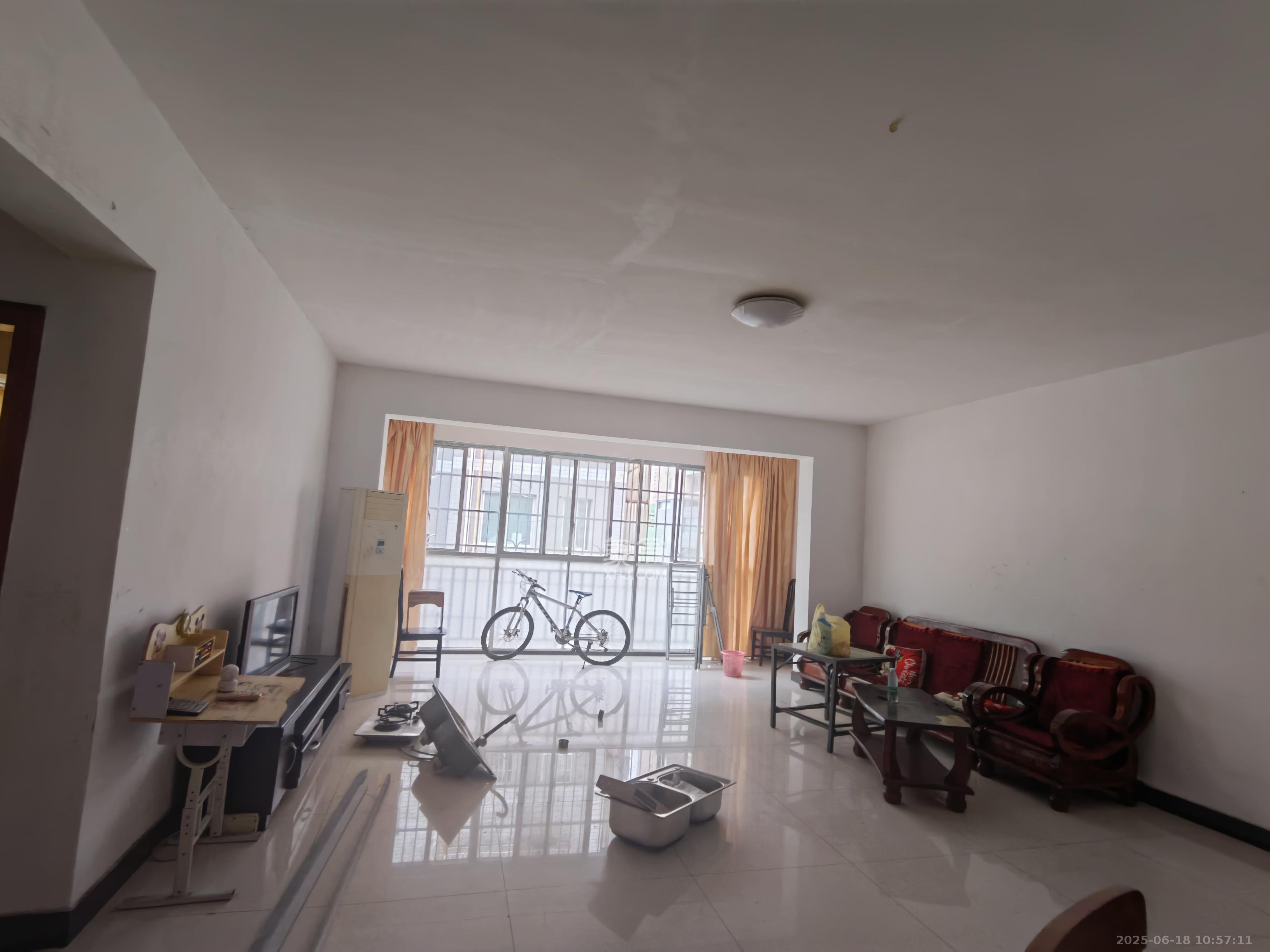 湘绣城  3室2厅1卫    1200.0元/月 湘绣城  3室2厅1卫    1200.0元/月