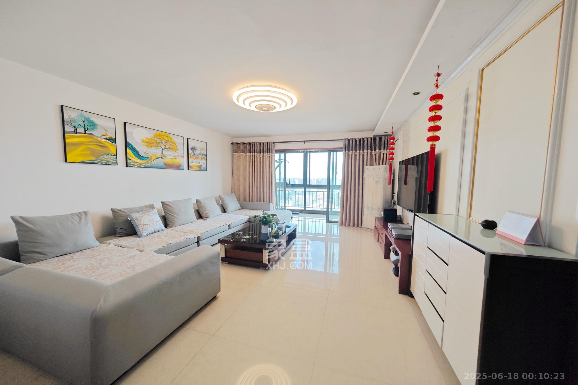 锦绣世纪 4室2厅2卫 152.0万 锦绣世纪 4室2厅2卫 152.0万客厅