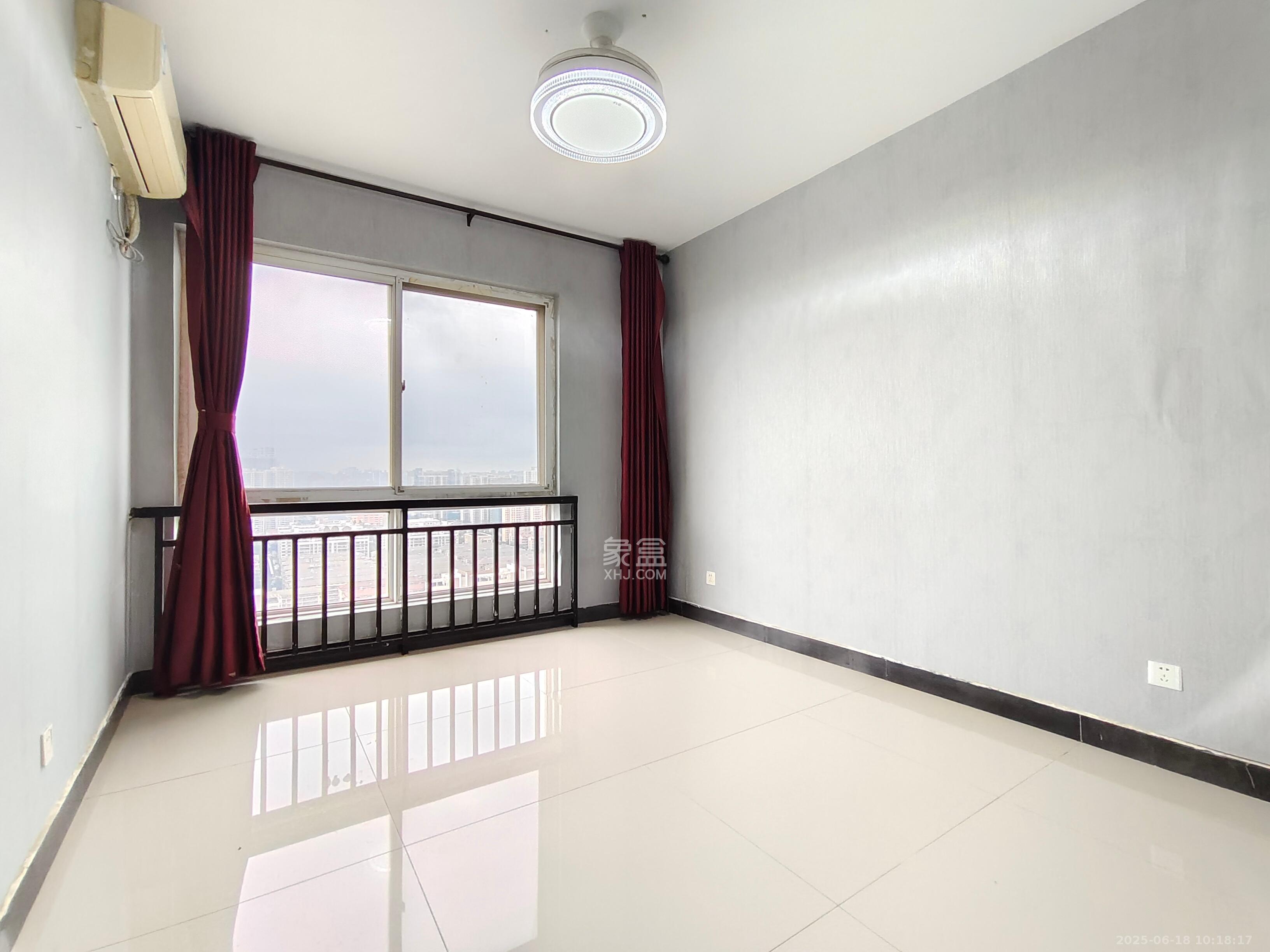 银港水晶城 3室2厅2卫 2800.0元/月 银港水晶城 3室2厅2卫 2800.0元/月室内图