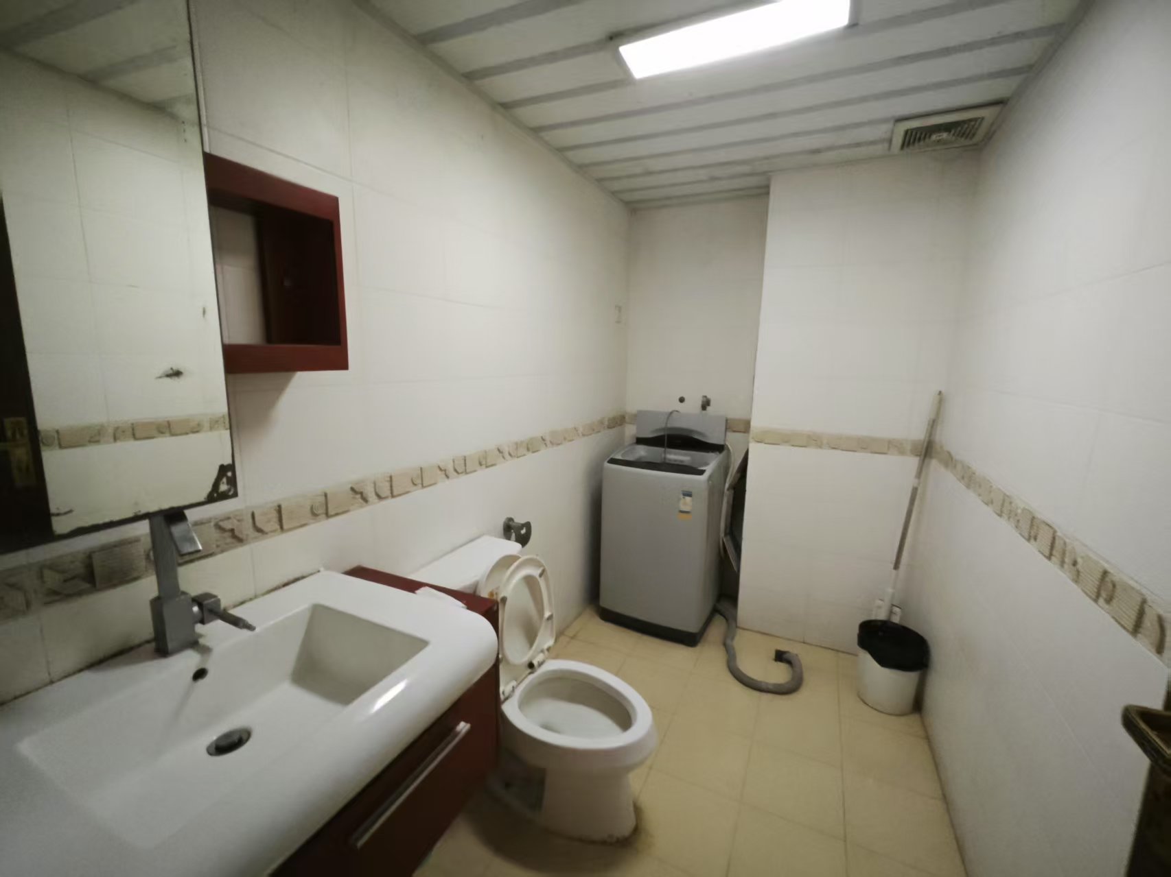 宝安江南城 5室2厅3卫 4800.0元/月 宝安江南城 5室2厅3卫 4800.0元/月室内图