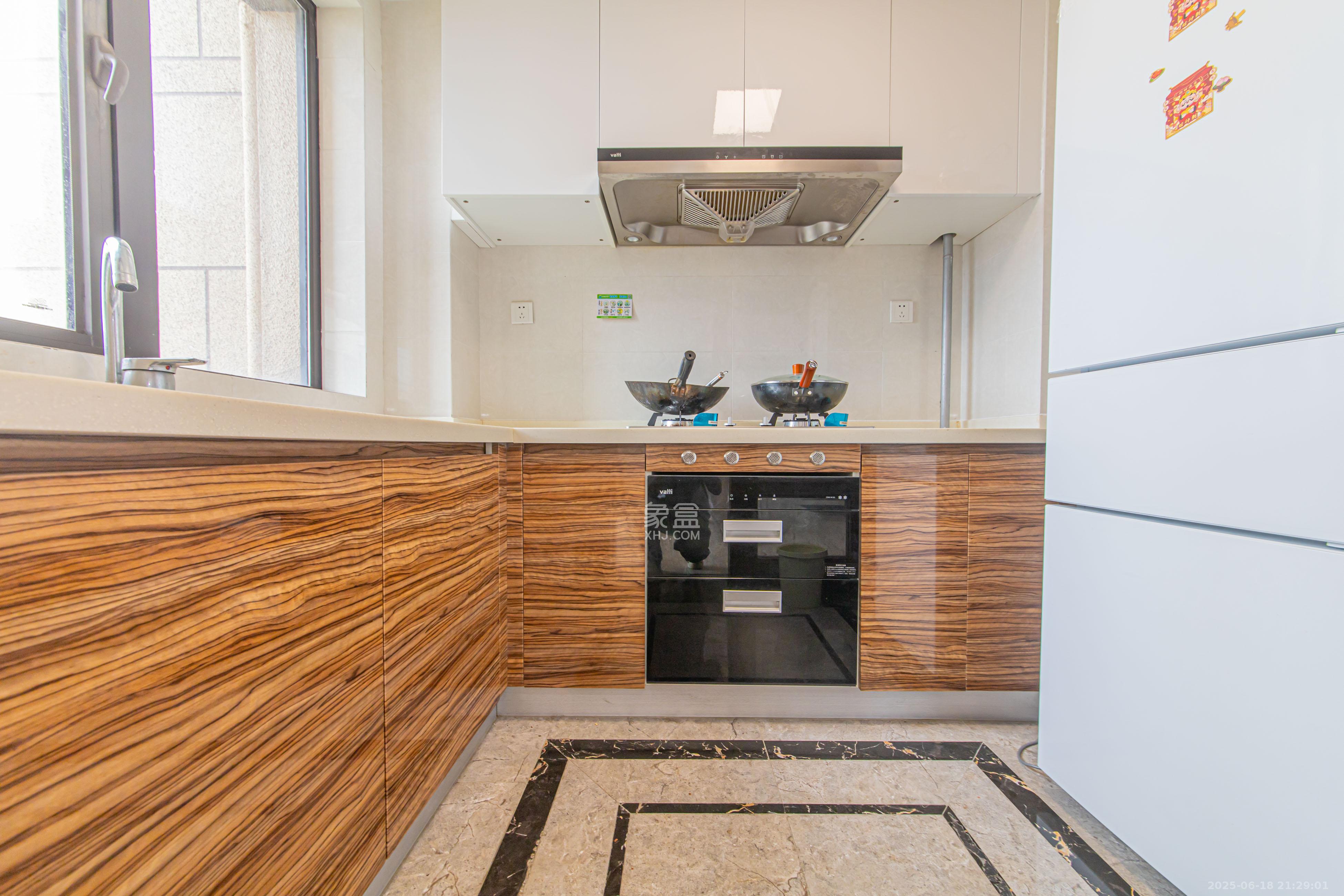 中海新城熙岸(中信新城五期) 3室2厅2卫 99.0万 中海新城熙岸(中信新城五期) 3室2厅2卫 99.0万厨房