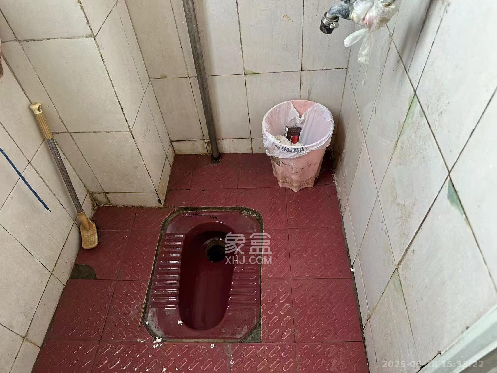 三兴街烟草专卖局宿舍 2室1厅1卫 2300.0元/月 三兴街烟草专卖局宿舍 2室1厅1卫 2300.0元/月室内图